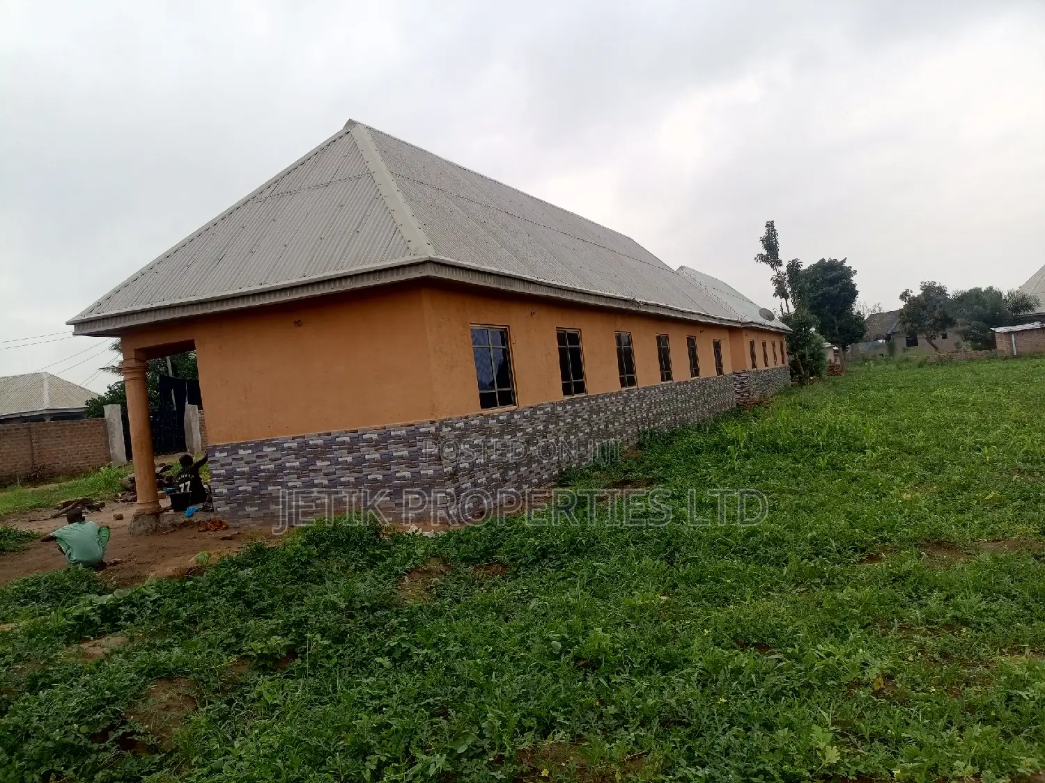10bdrm House in Tse- Adamu, Makurdi for sale