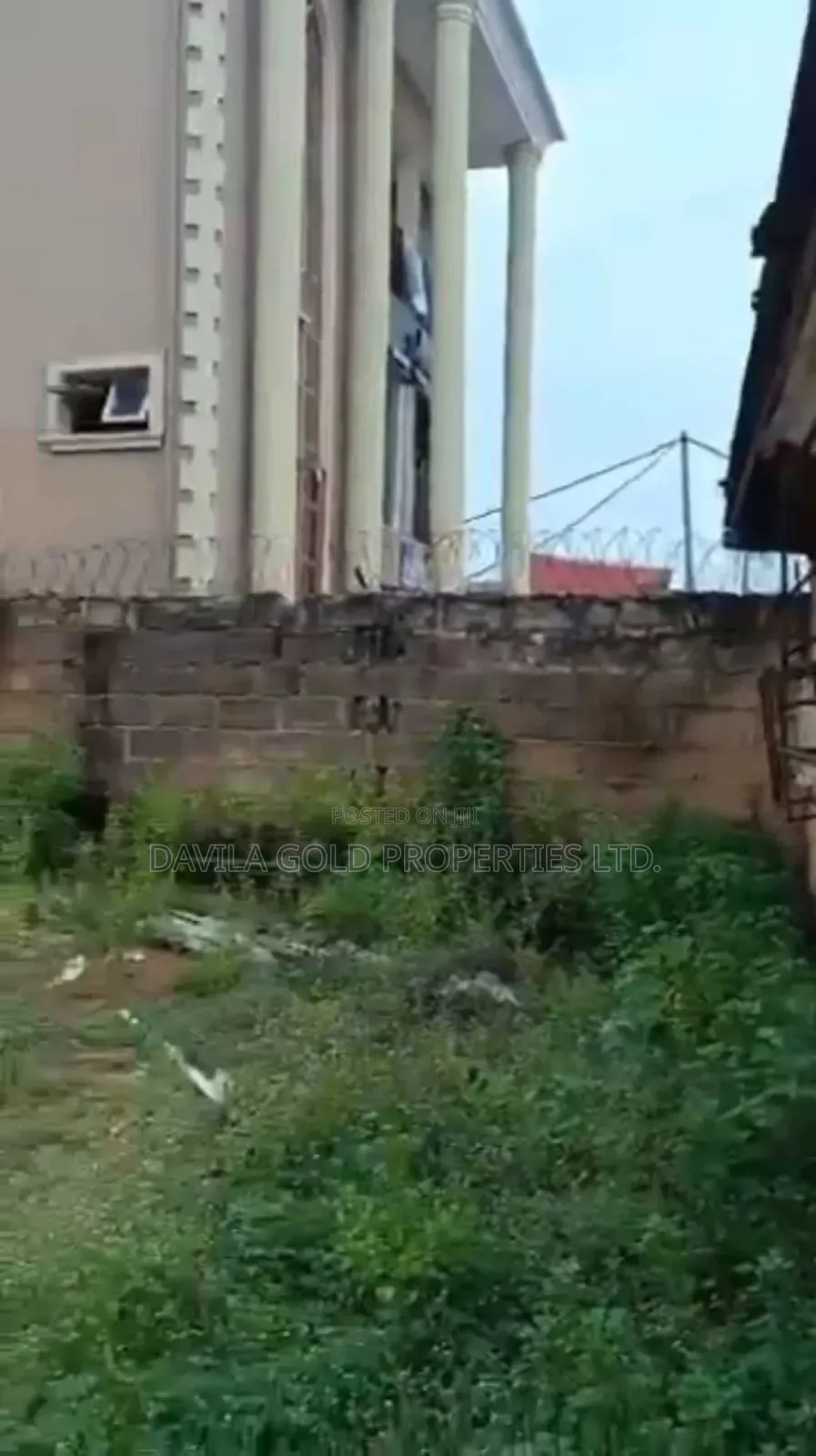 8bdrm Bungalow in Benin City for sale