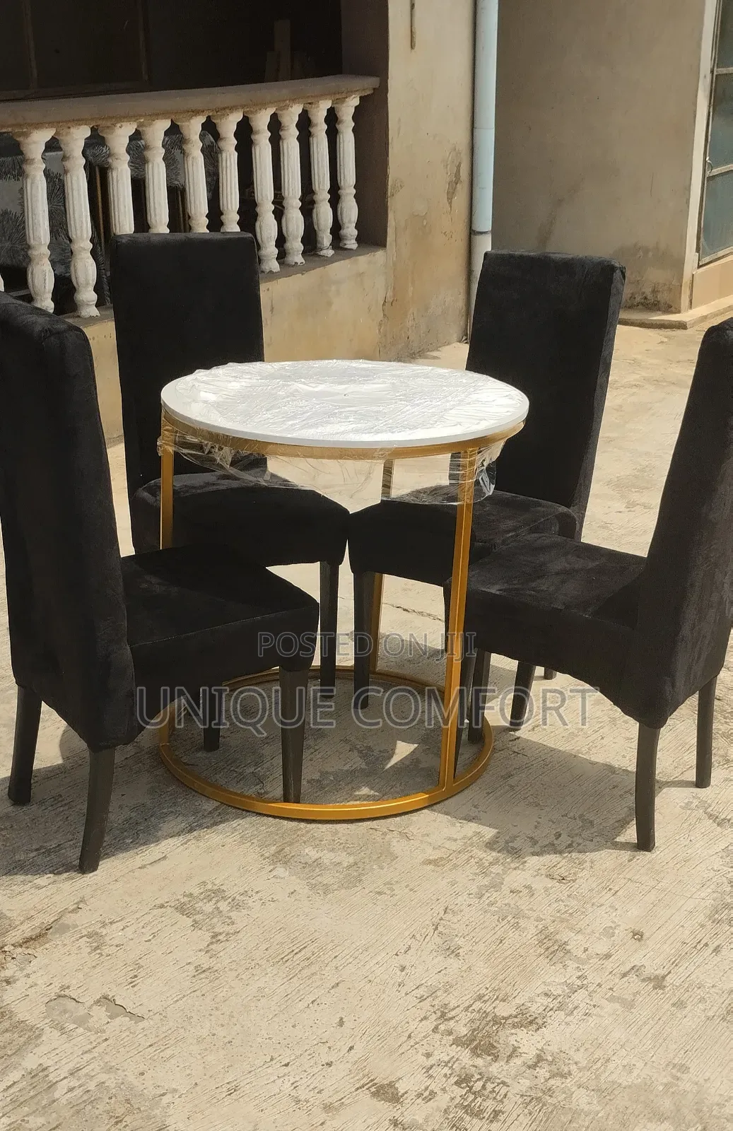 Brand New 4 Seaters Faux Marble Dinning With Iron Stand