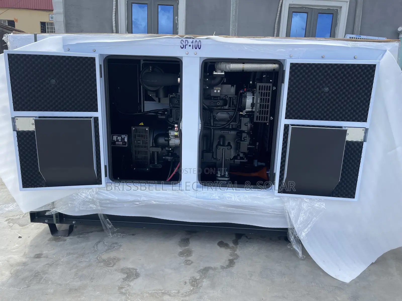Original England Perkins Soundproof Diesel Generator 100kva