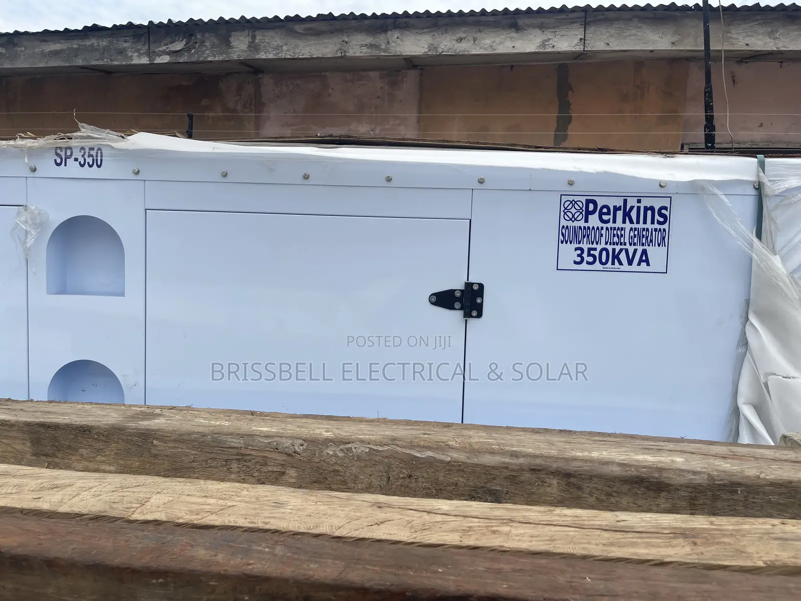 Original England Perkins Soundproof Diesel Generator 350kva