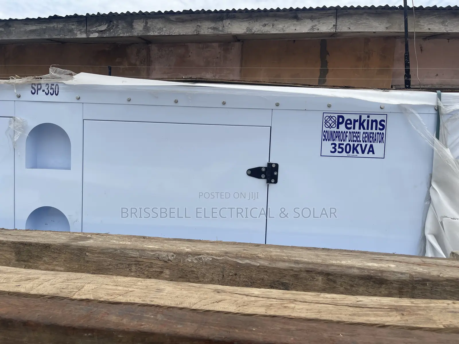 Original England Perkins Soundproof Diesel Generator 350kva
