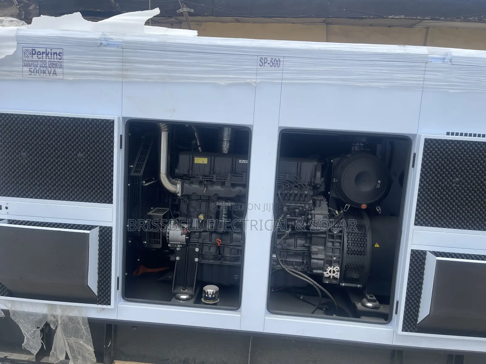 Original England Perkins Soundproof Diesel Generator 500kva