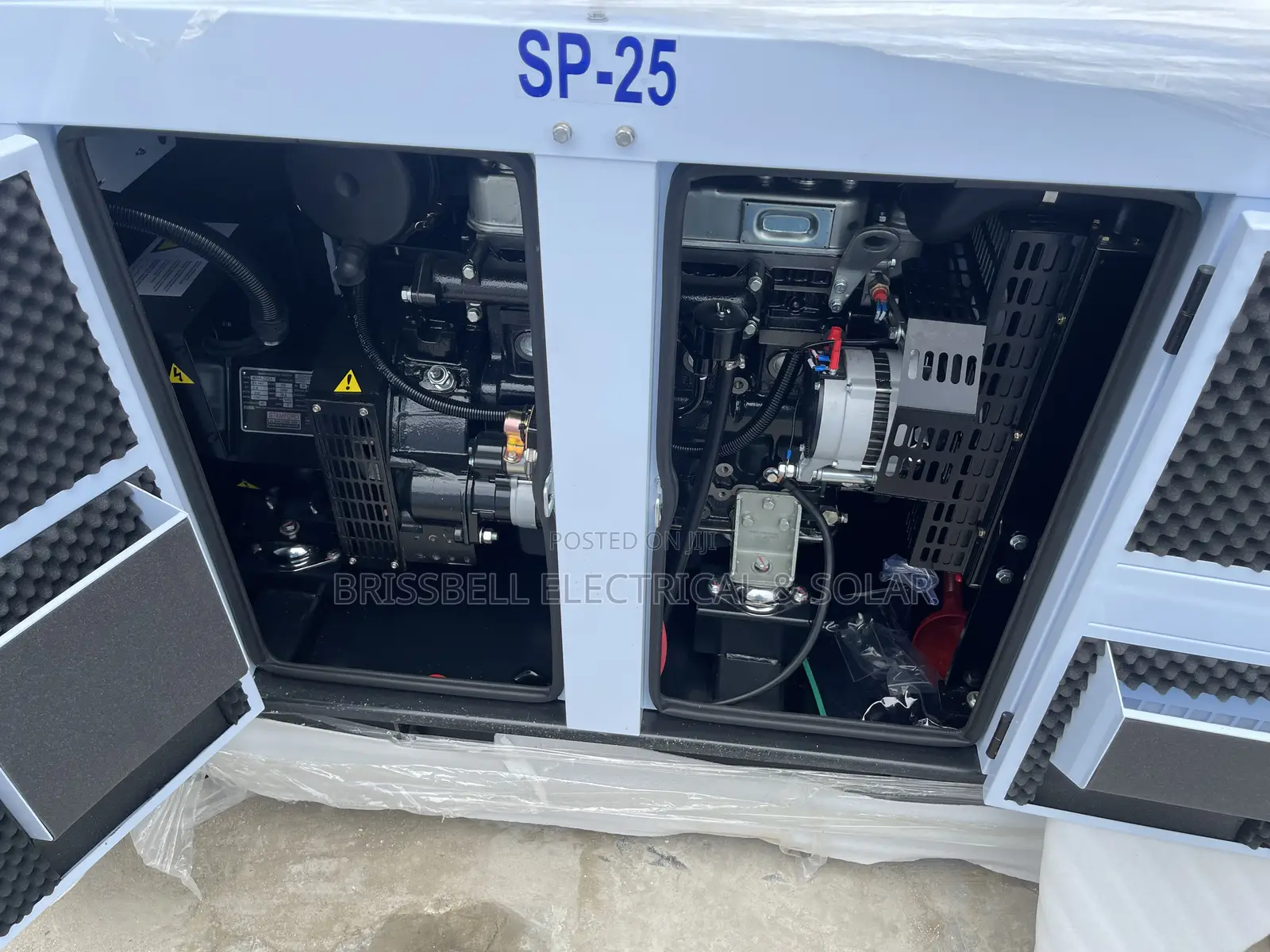 Original England Perkins Soundproof Diesel Generator 25kva
