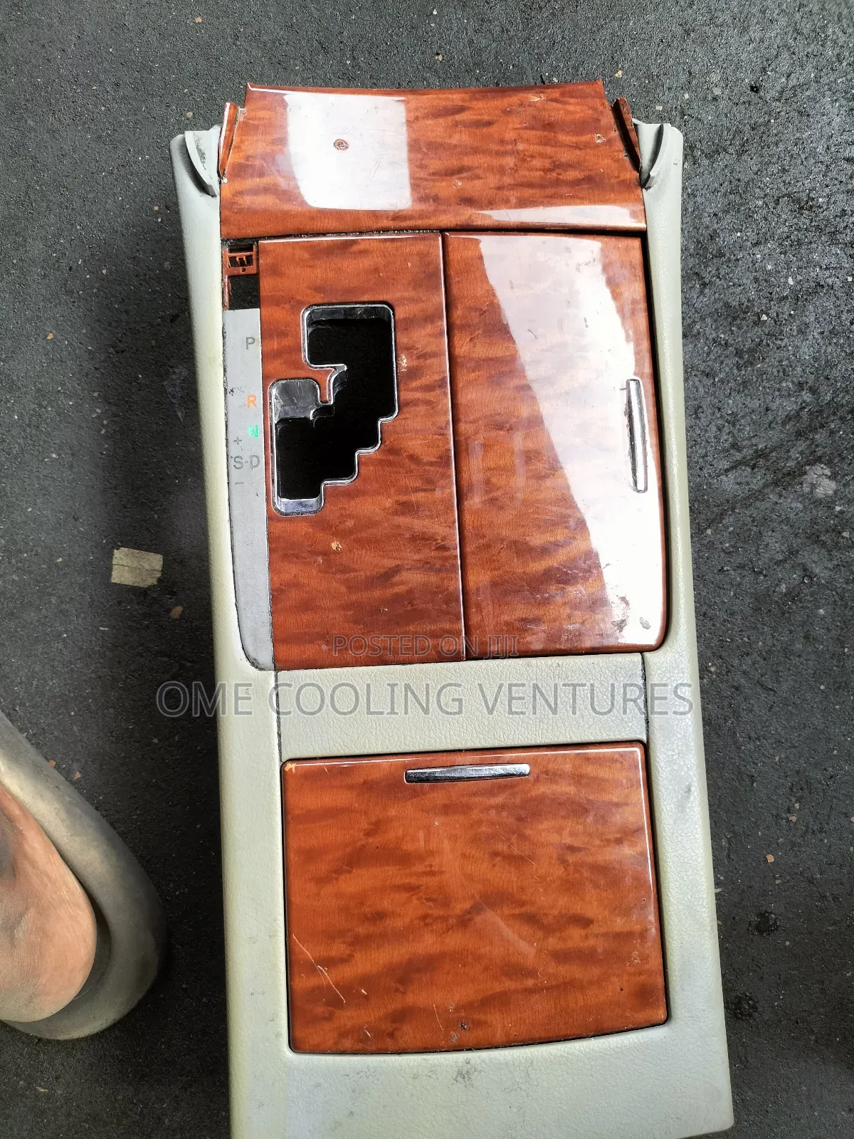 Neat Floor Formica For Toyota Camry 2009 / 2010 Model