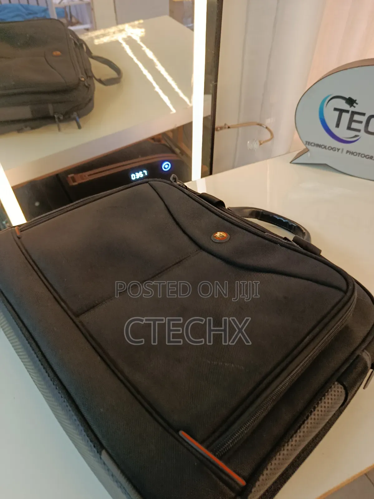 Targus Laptop Bag, Fits Up To 18", Classic Clamshell Design