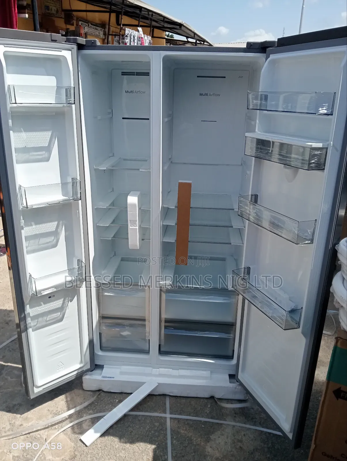 Hisense Side by Side Fridge With Water Dispenser 529litres