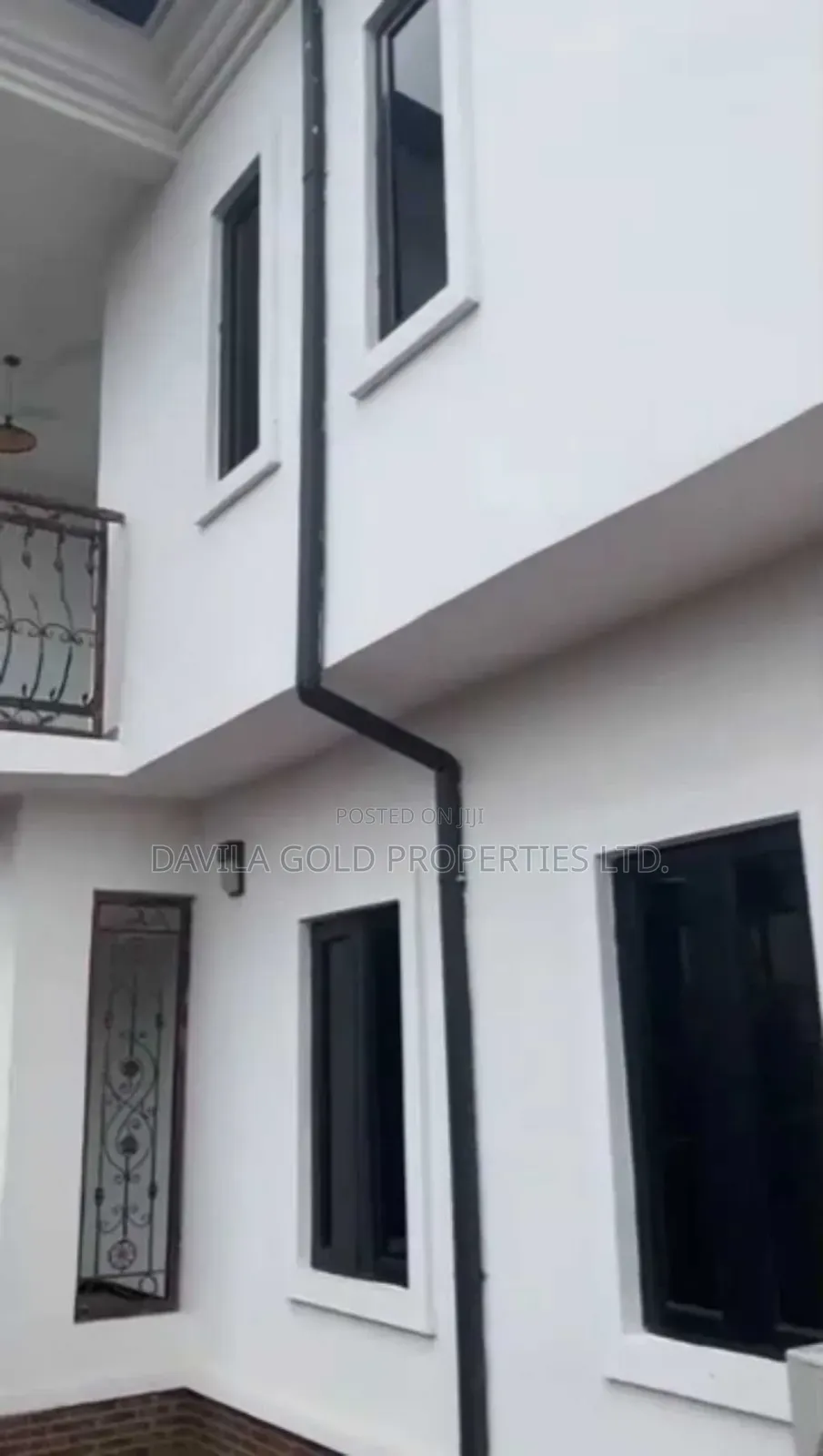 8bdrm Duplex in Benin City for sale
