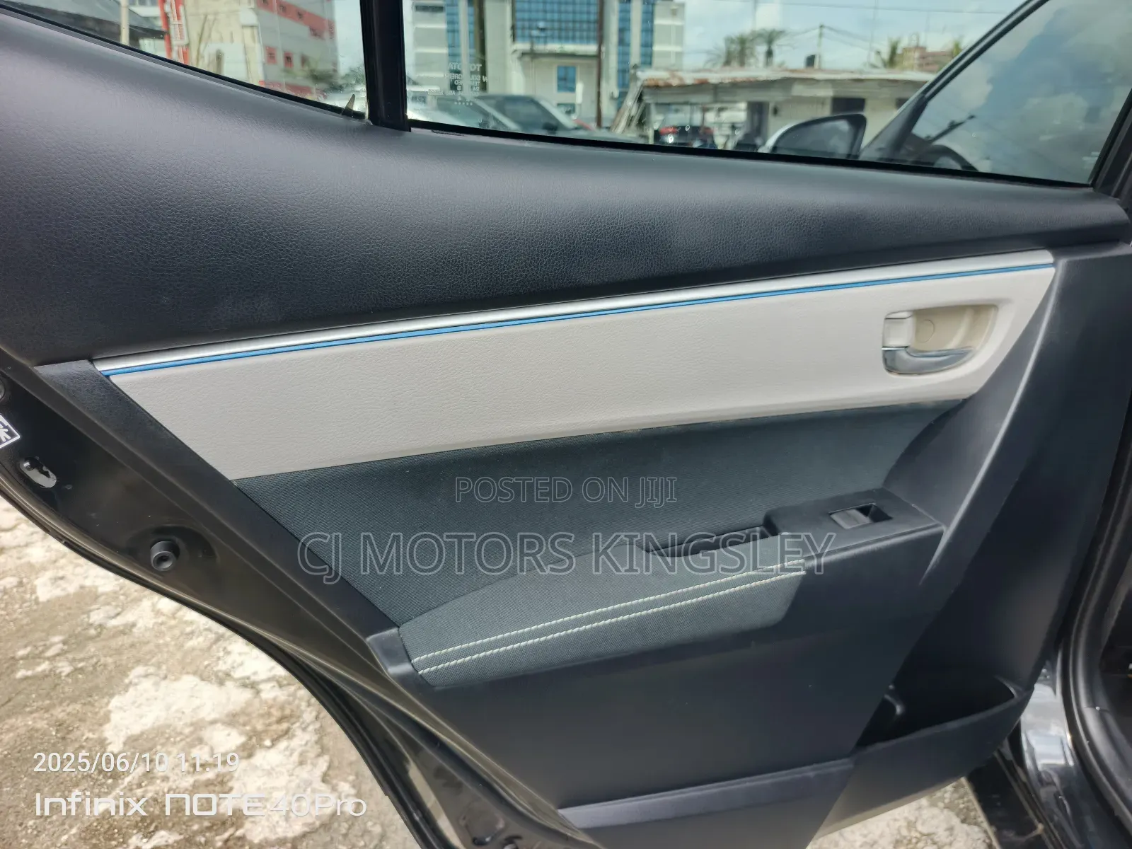 Toyota Corolla LE ECO Premium (1.8L 4cyl CVT) 2016 Black