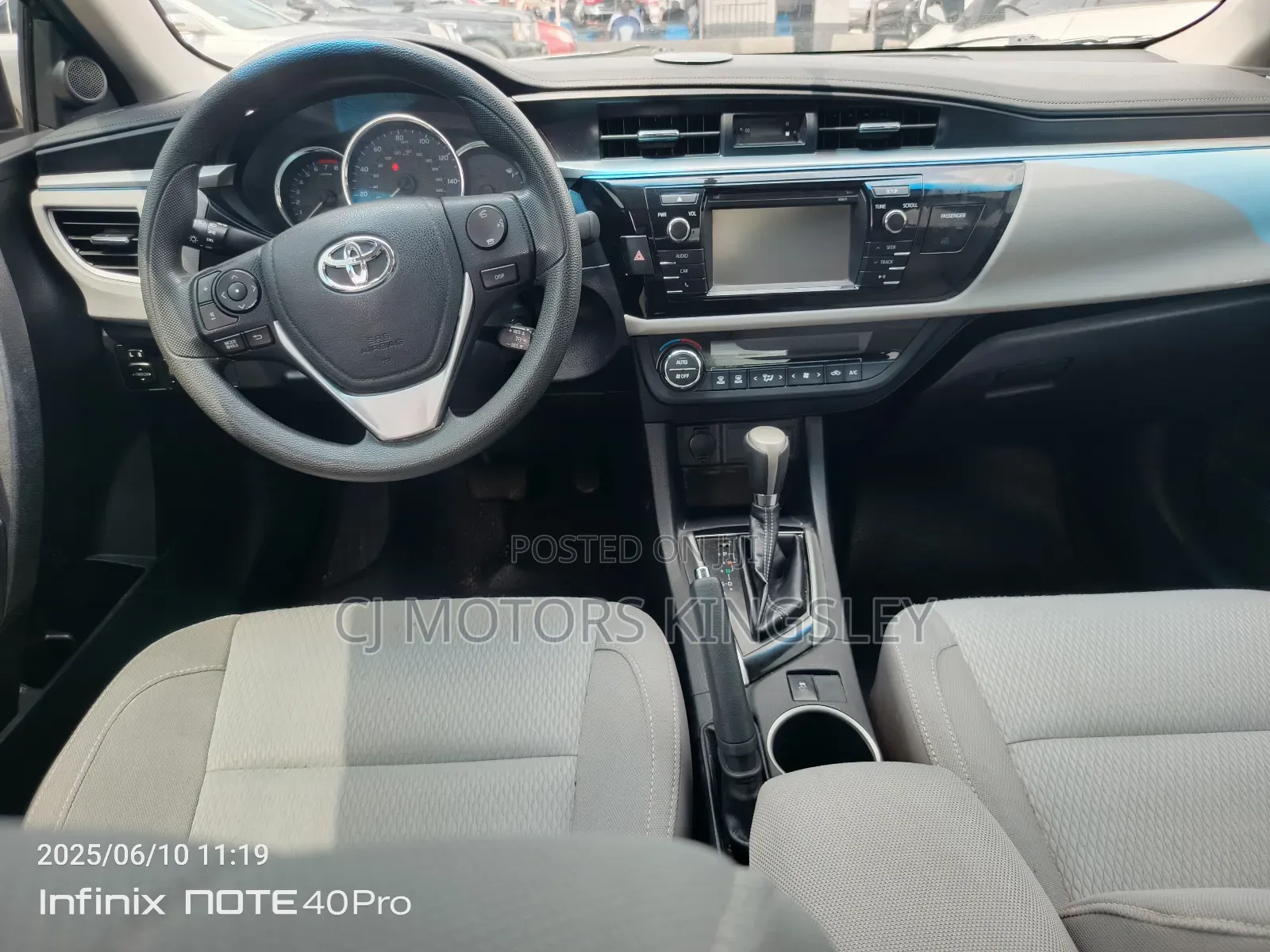 Toyota Corolla LE ECO Premium (1.8L 4cyl CVT) 2016 Black