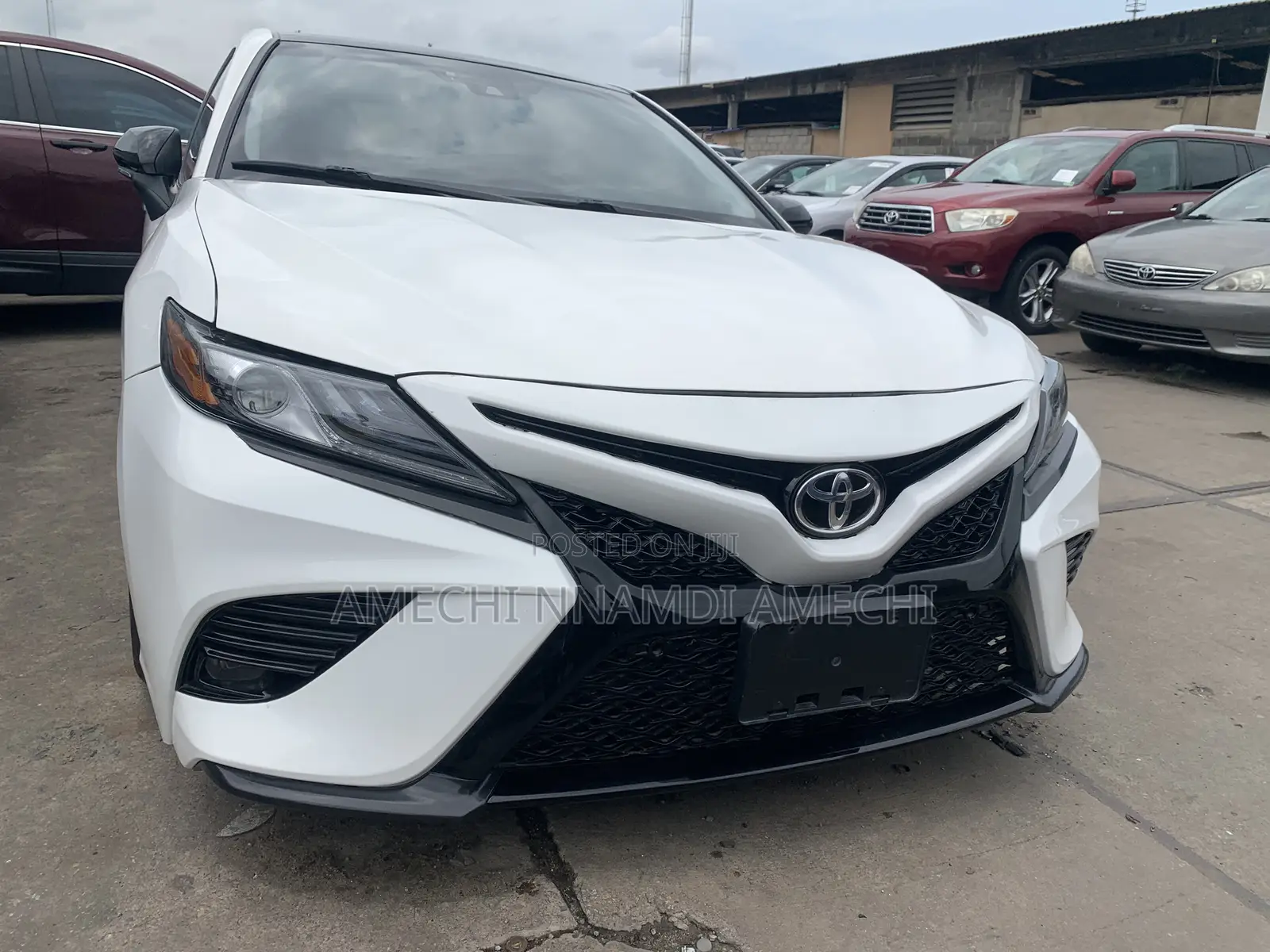 Toyota Camry SE FWD (2.5L 4cyl 8AM) 2018 White