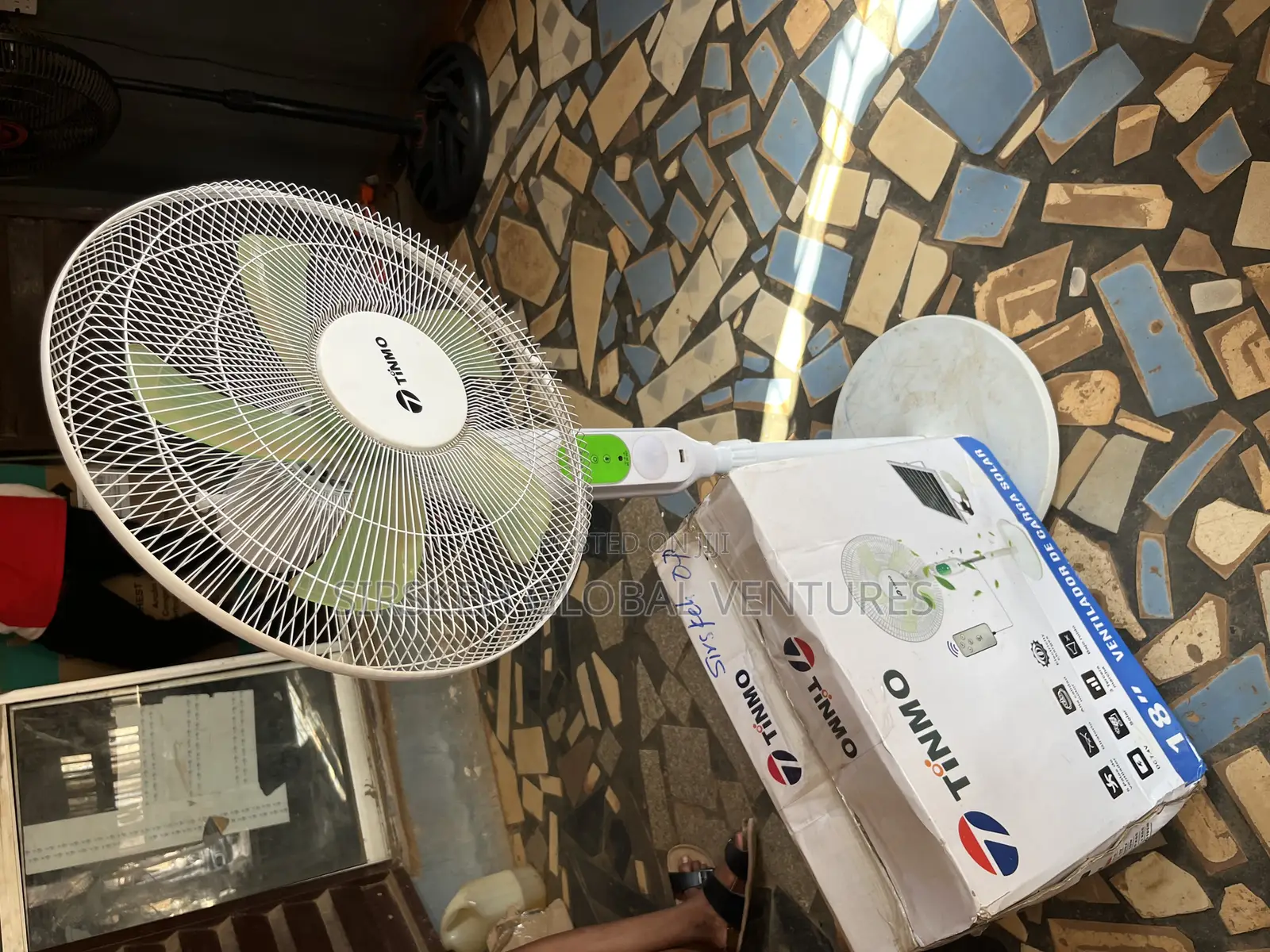 18” Tinmo Solar Standing Fan