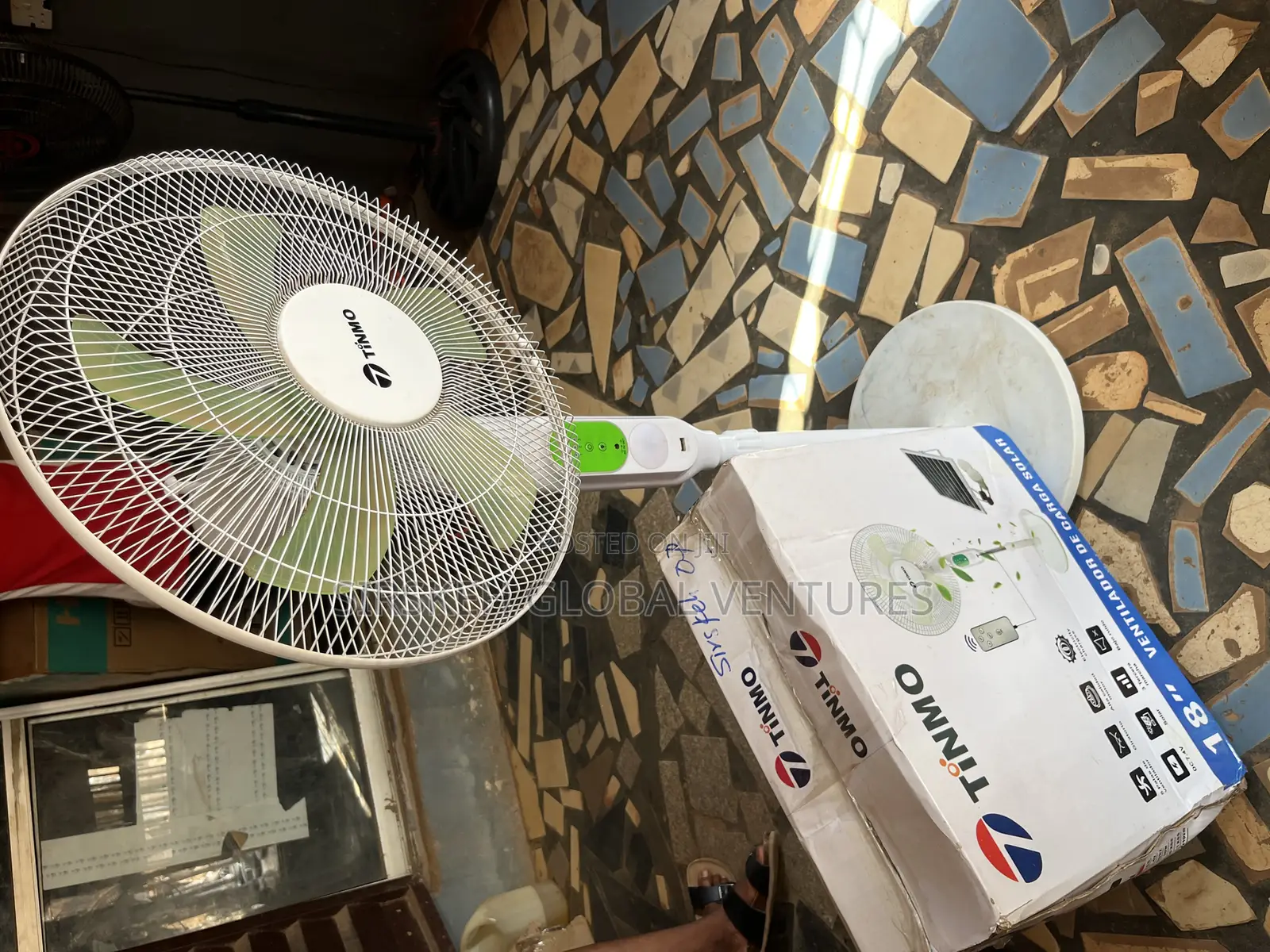18” Tinmo Solar Standing Fan