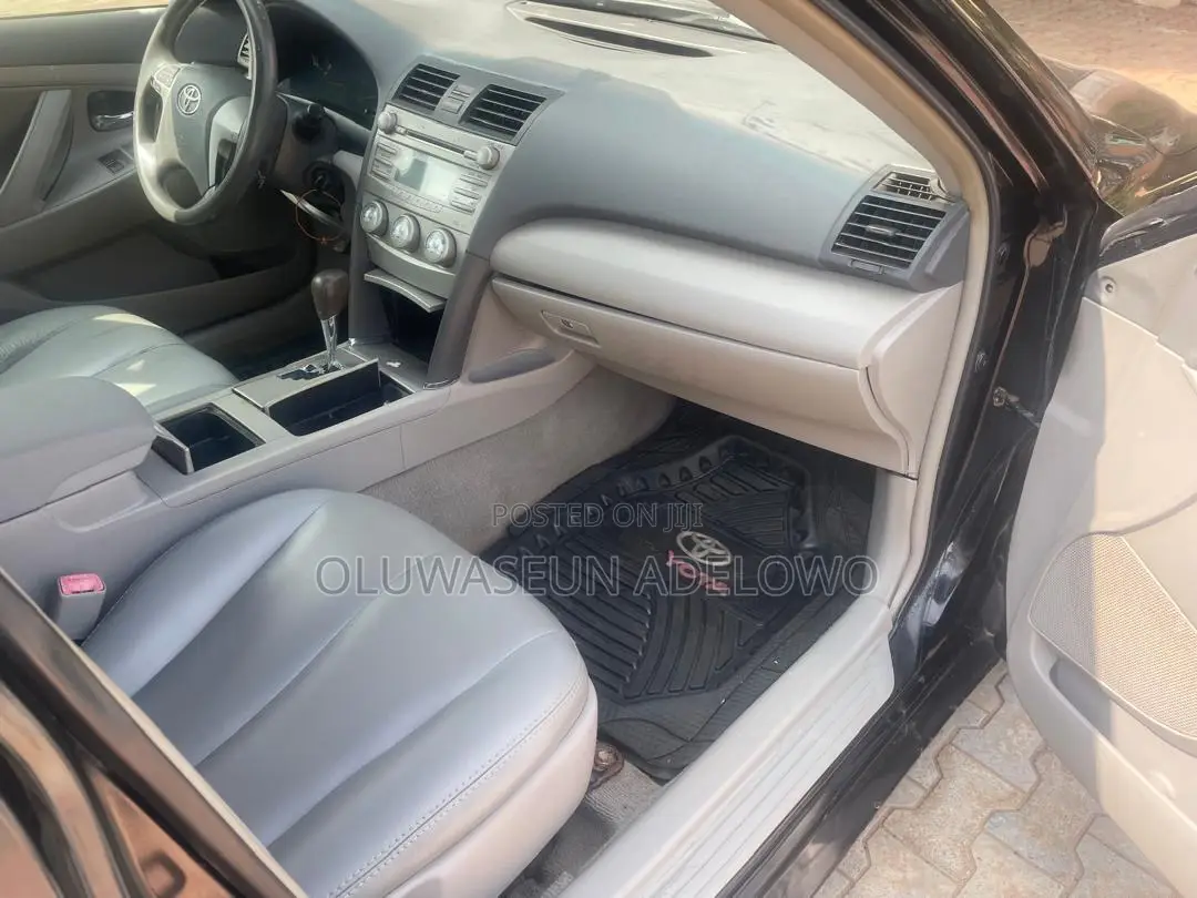 Toyota Camry LE 4dr Sedan (2.5L 4cyl 6AM) 2010 Black