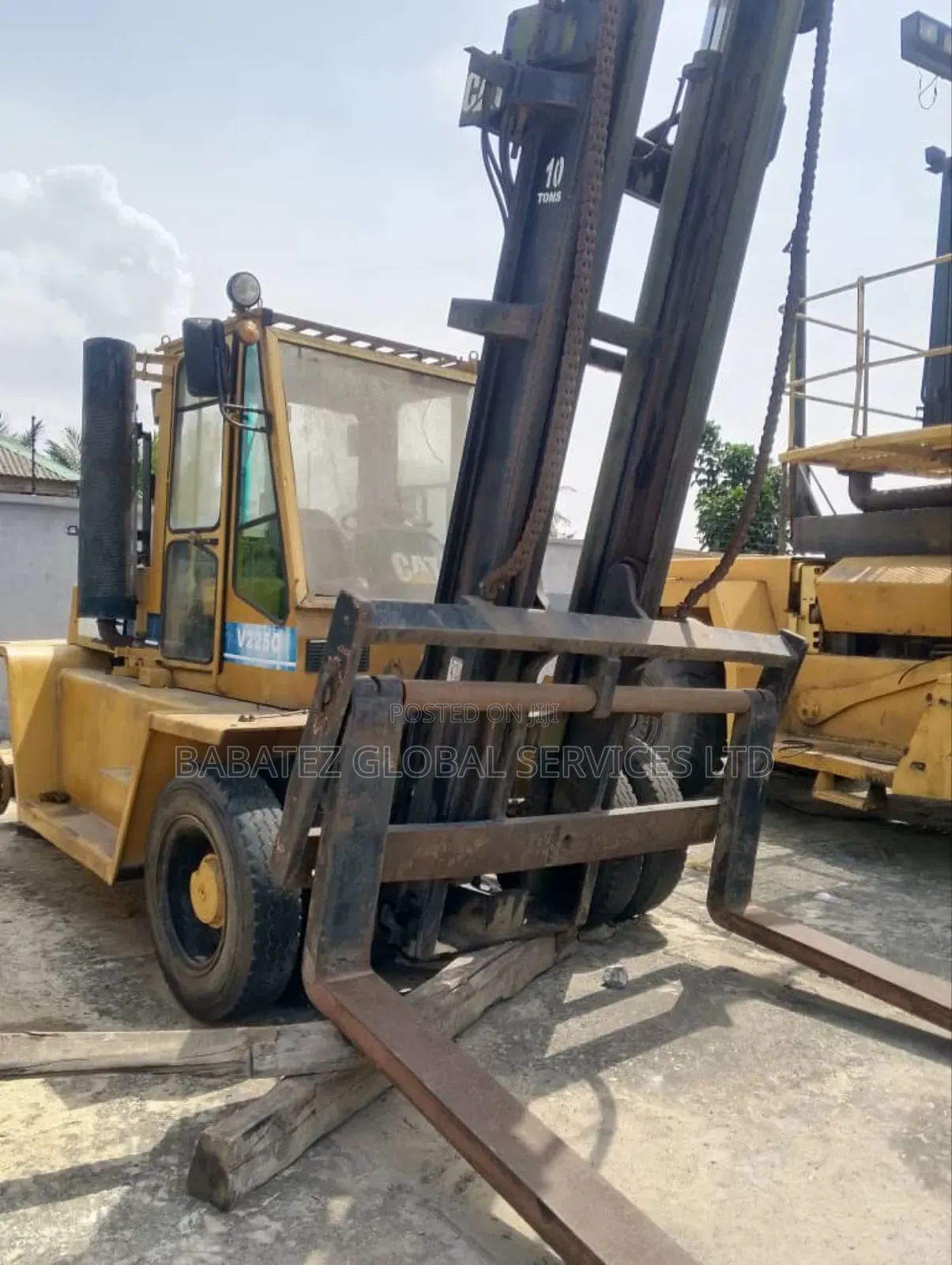 40tons and 10 Tons Folklift Hire