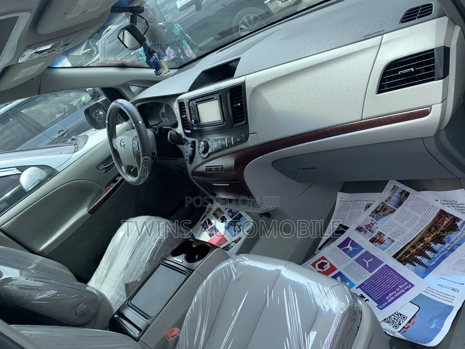 Toyota Sienna XLE FWD 8-Passenger 2013 Silver