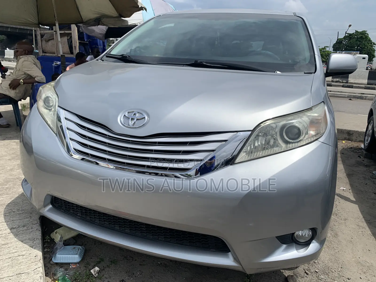 Toyota Sienna XLE FWD 8-Passenger 2013 Silver