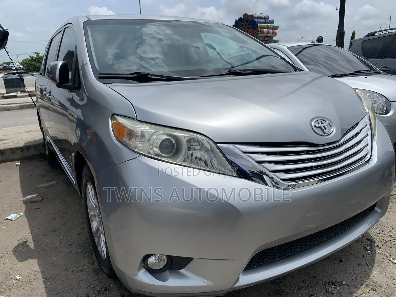 Toyota Sienna XLE FWD 8-Passenger 2013 Silver