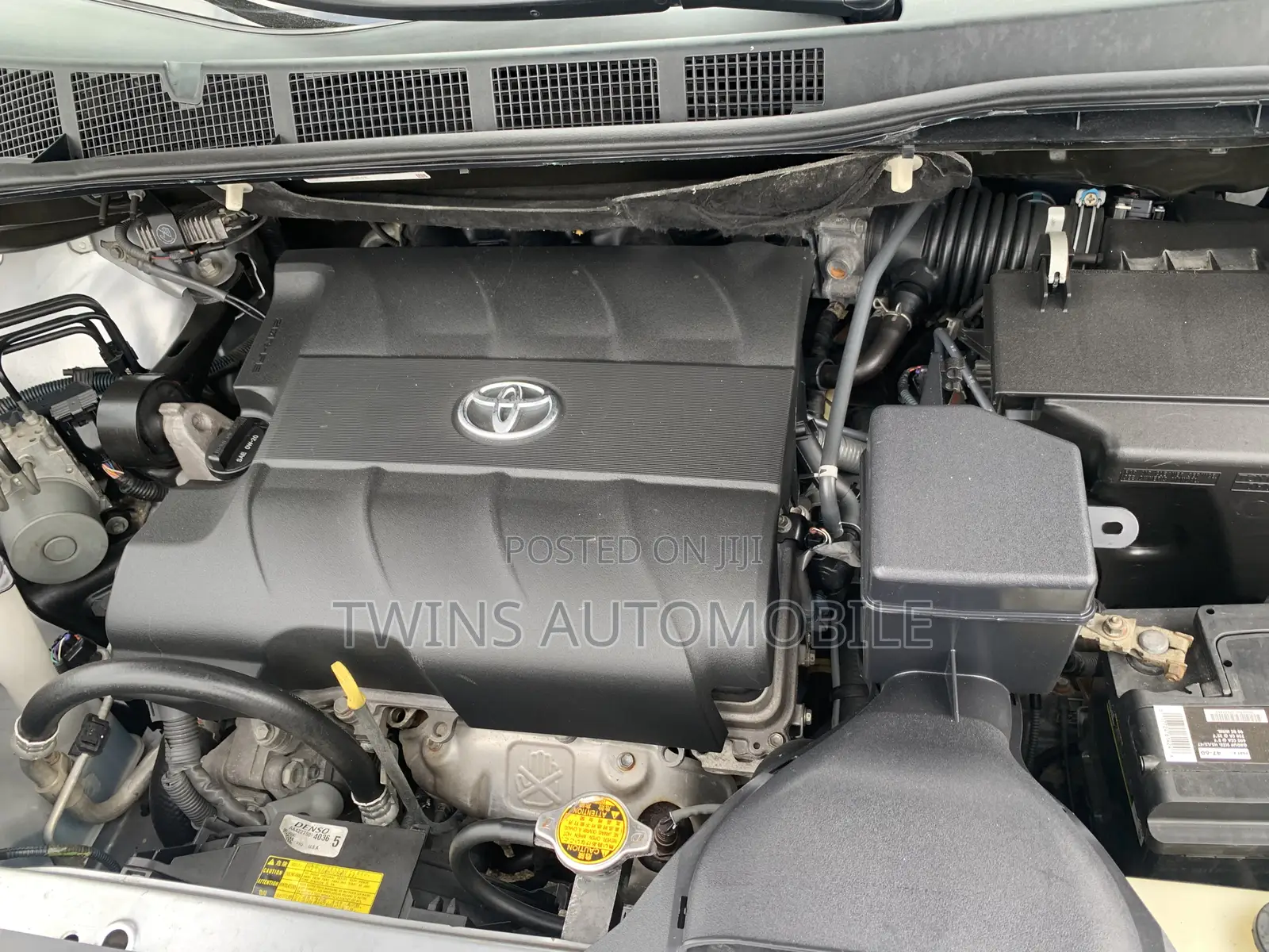Toyota Sienna XLE FWD 8-Passenger 2013 Silver