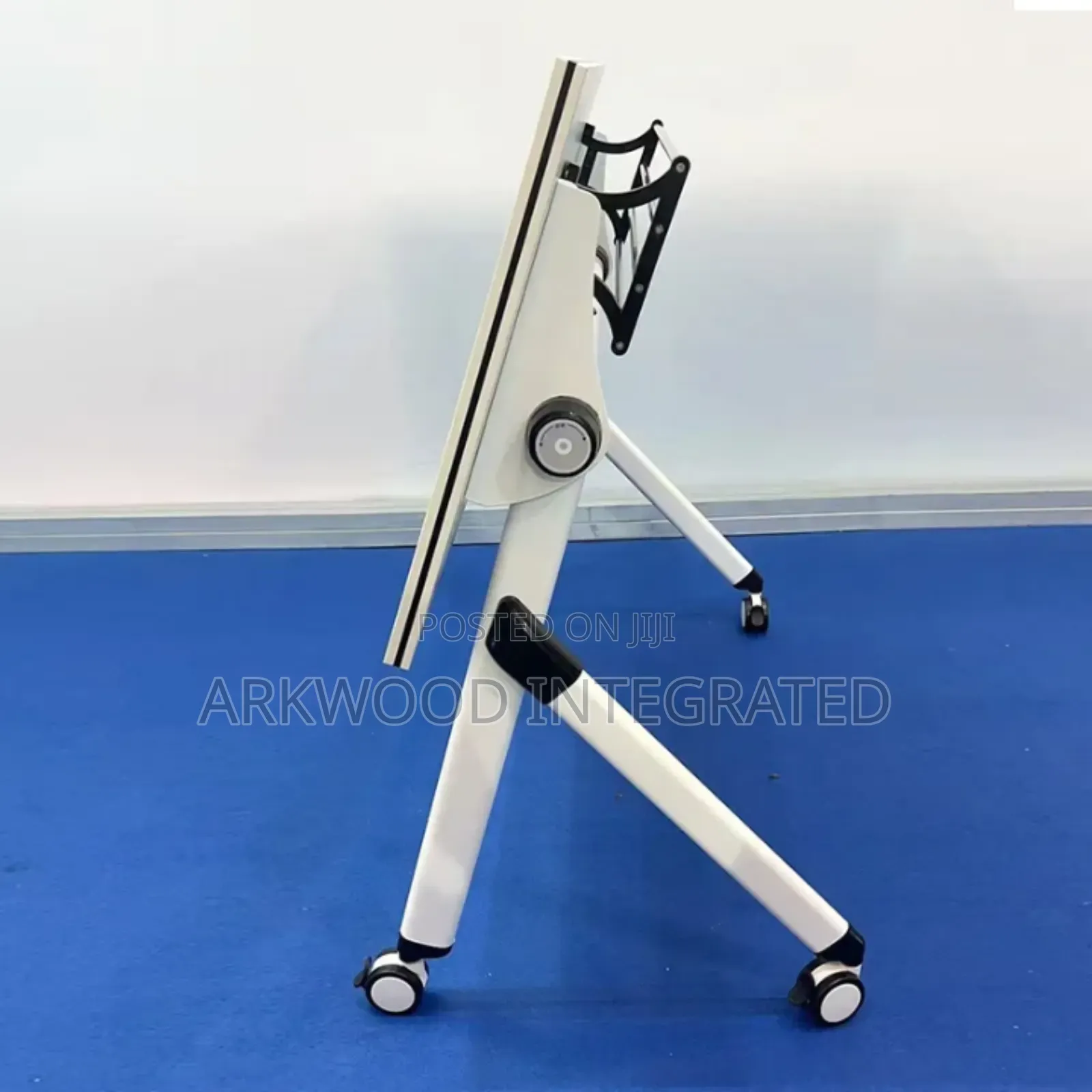 Foldable Top And Moveable Training Desk