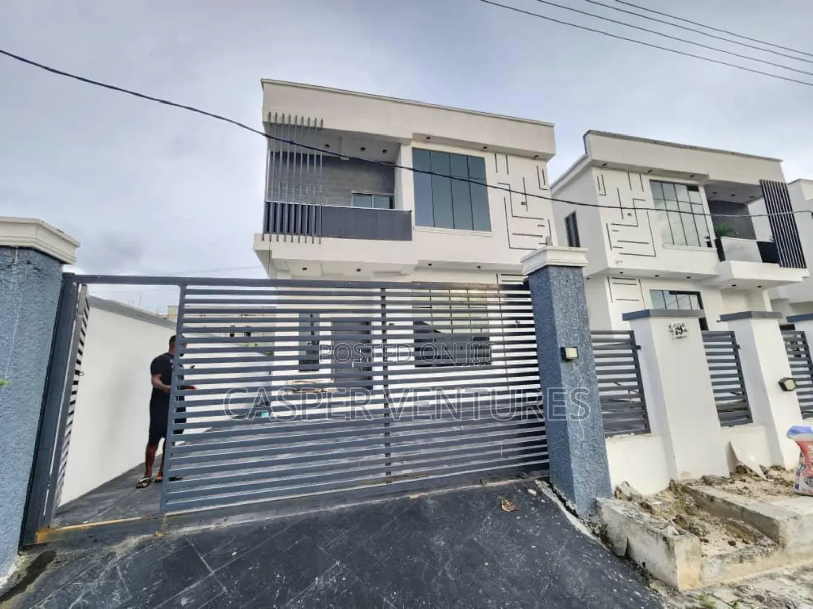 4bdrm Duplex in Thomas for sale