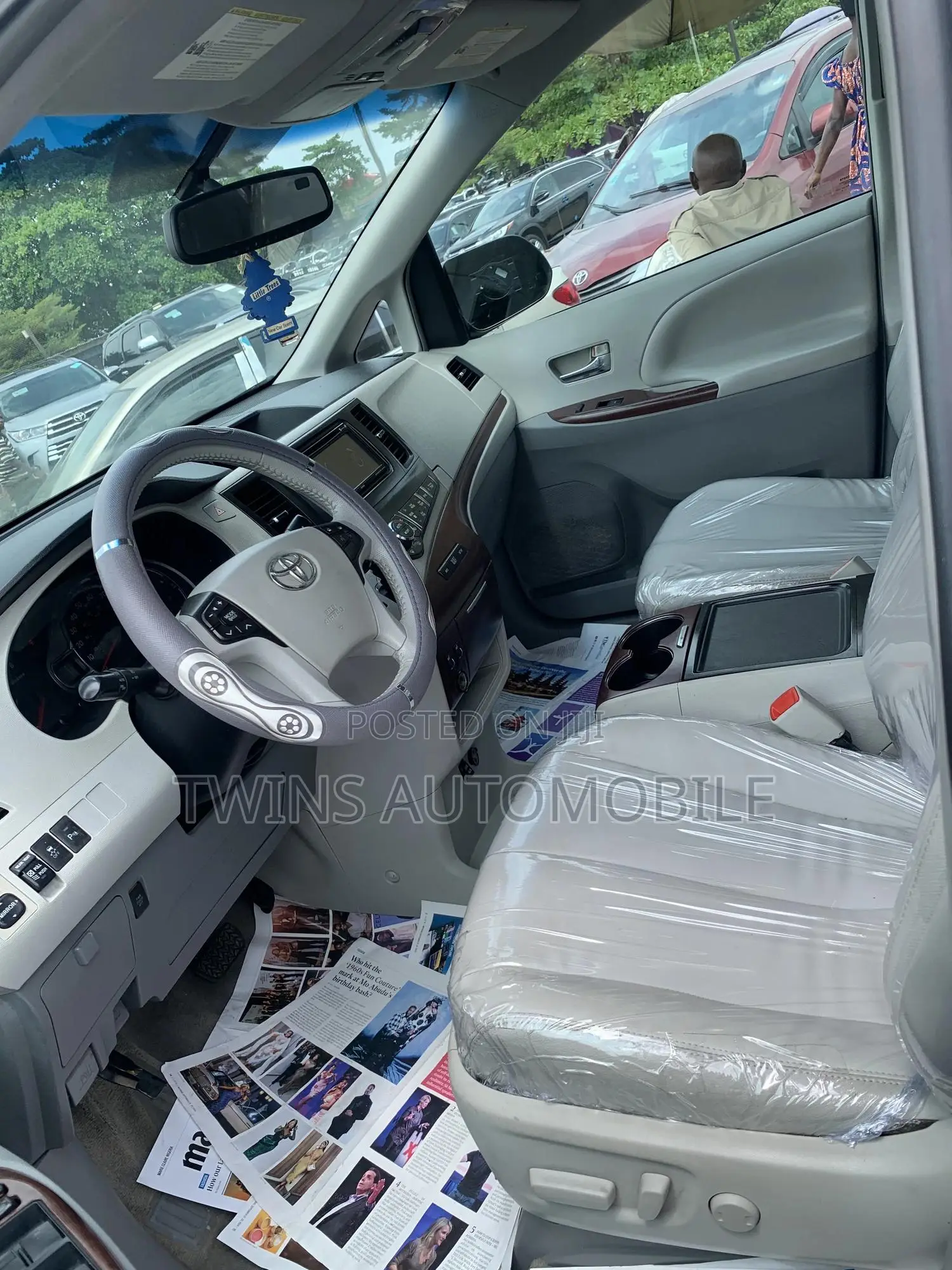 Toyota Sienna XLE FWD 8-Passenger 2013 Silver