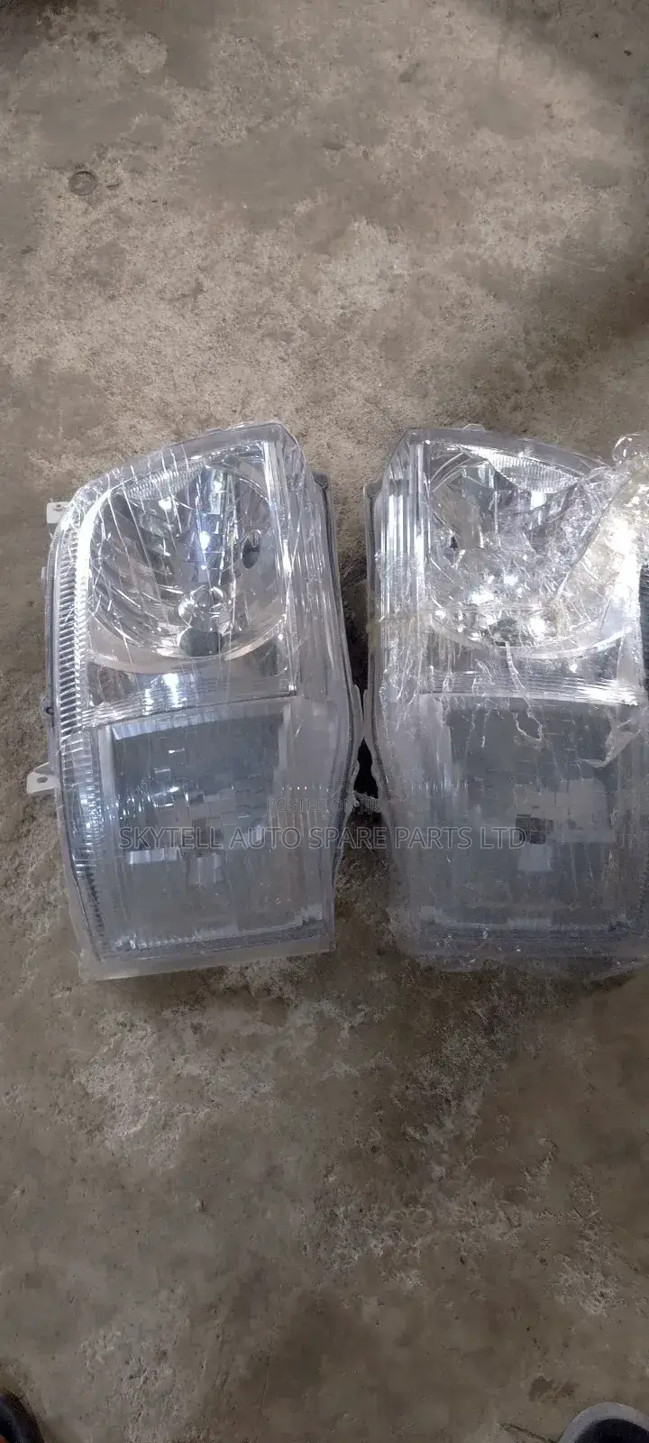 Set Of Head Light For Hiace 2010