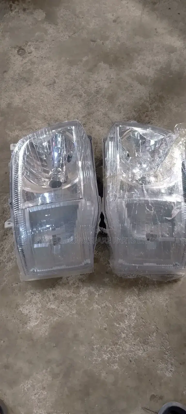 Set Of Head Light For Hiace 2010