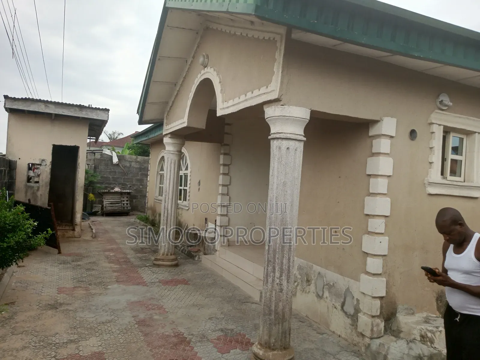 3units of 2beds and 1unit of Room and Parlor for Sale