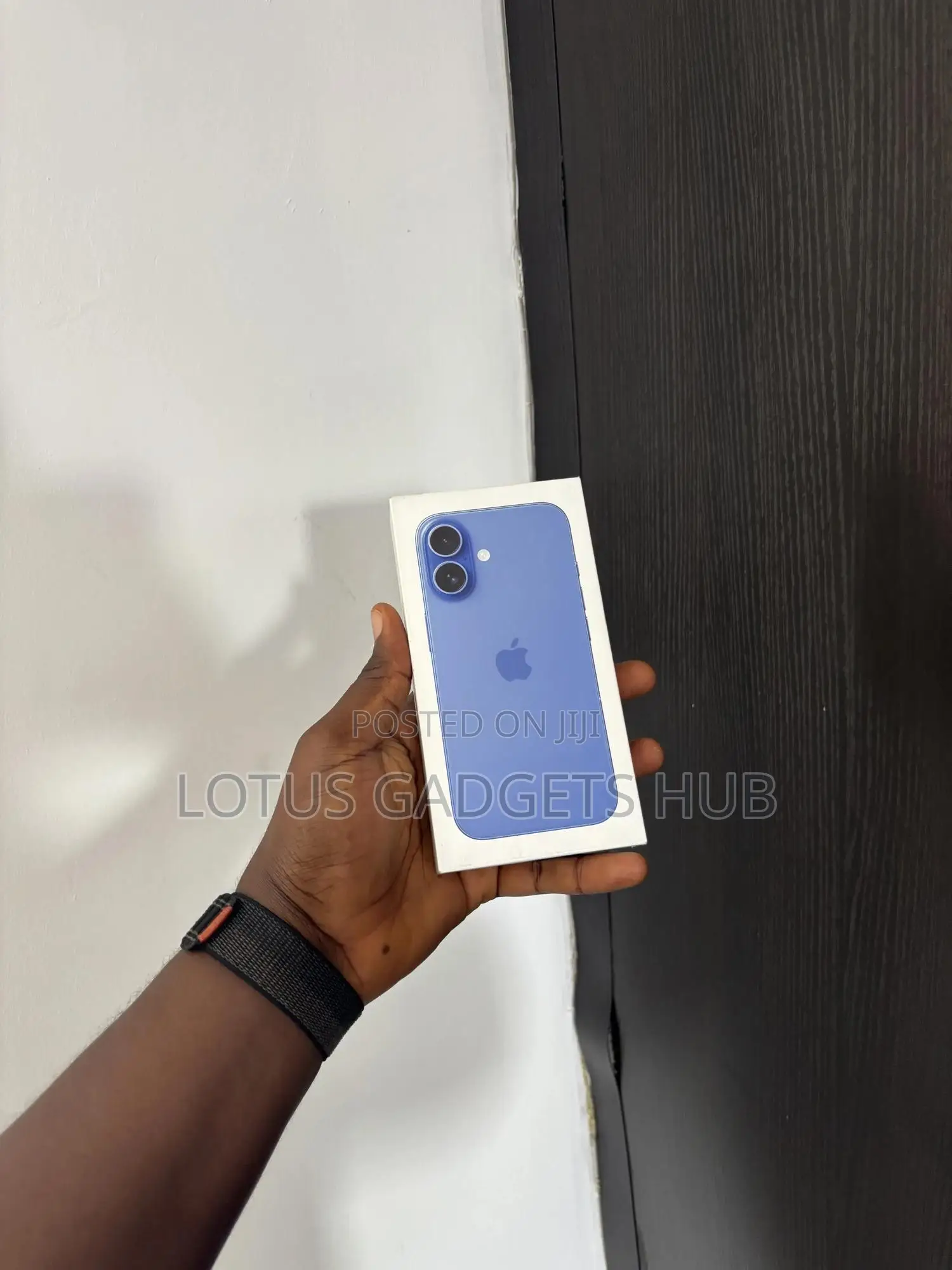 New Apple iPhone 16 128 GB Blue