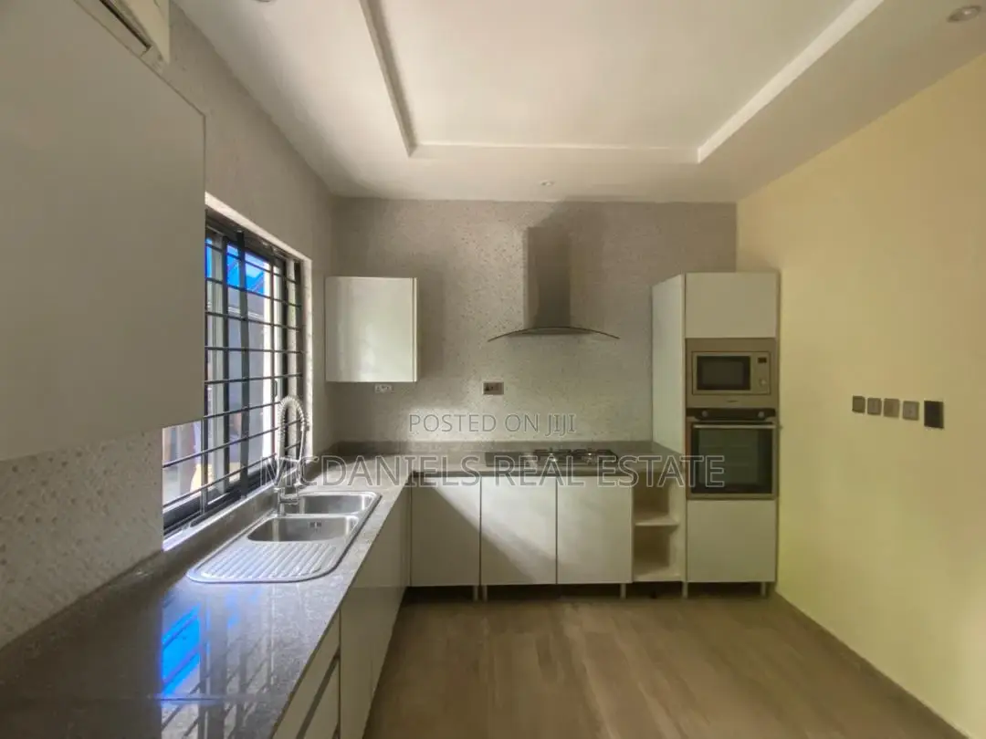 4bdrm House in Banana Island for sale