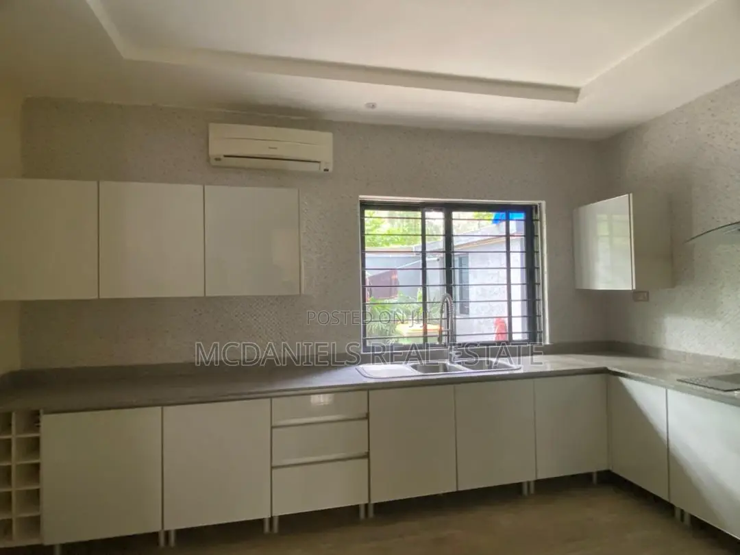 4bdrm House in Banana Island for sale