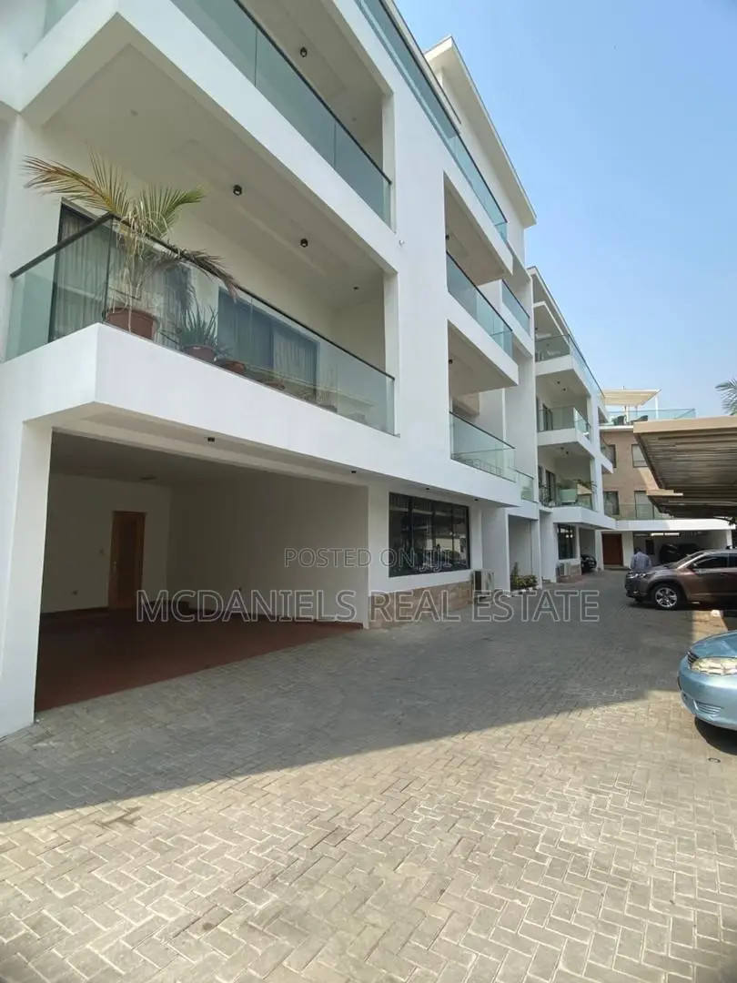 4bdrm House in Banana Island for sale