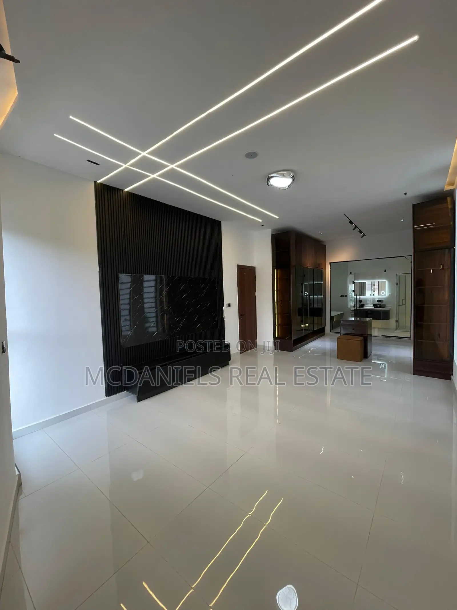 5bdrm House in Agungi for sale