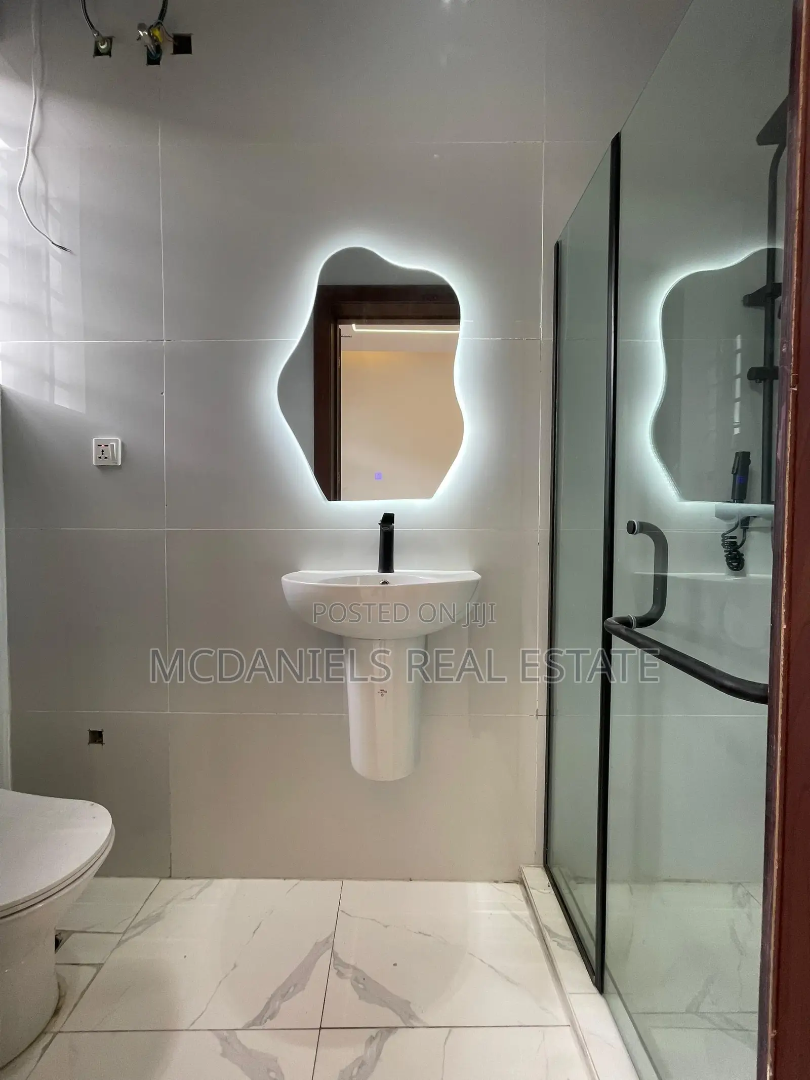 5bdrm House in Agungi for sale