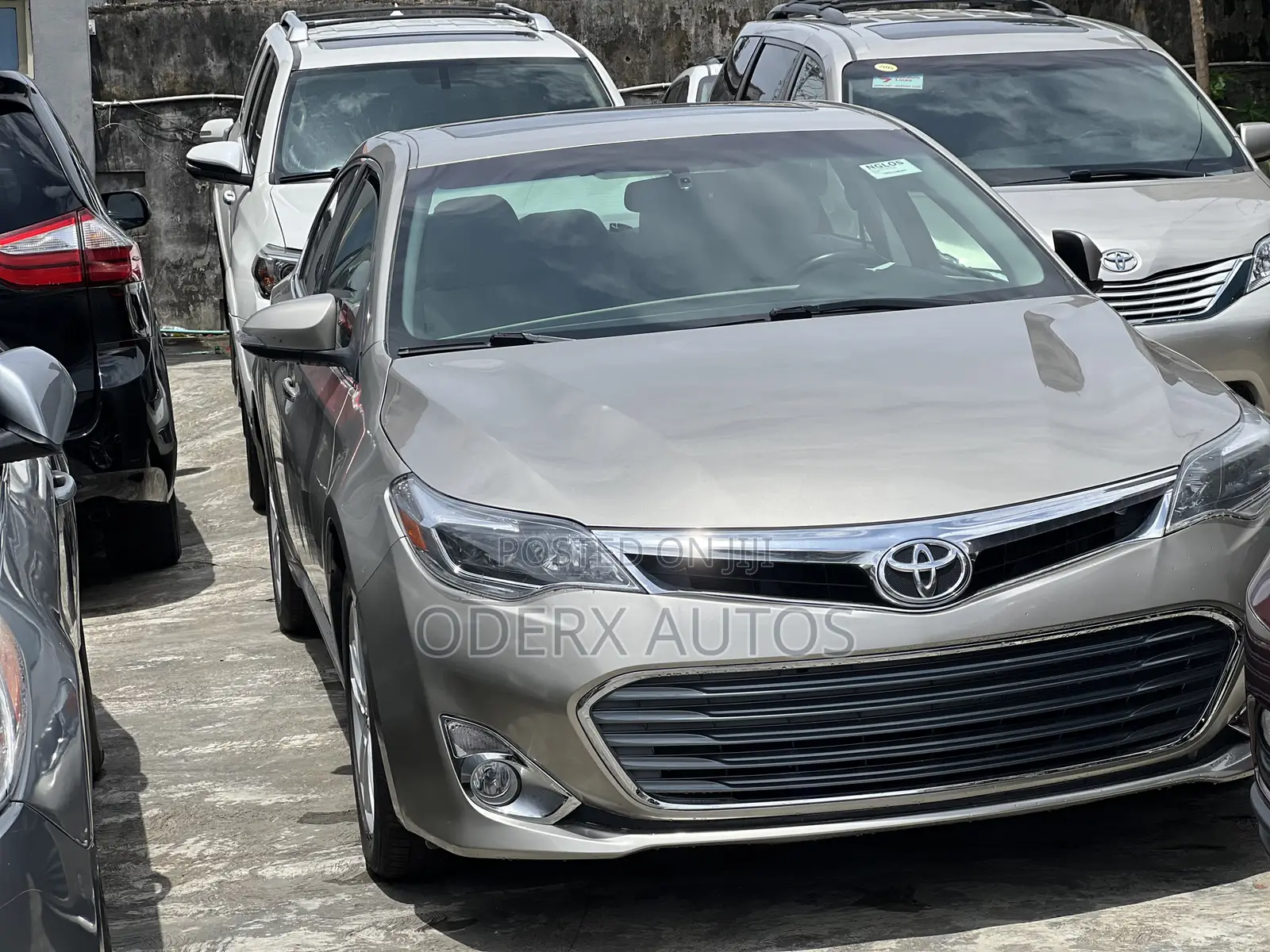 Toyota Avalon XLE Premium 4dr Sedan (3.5L 6cyl 6A) 2014 Gold