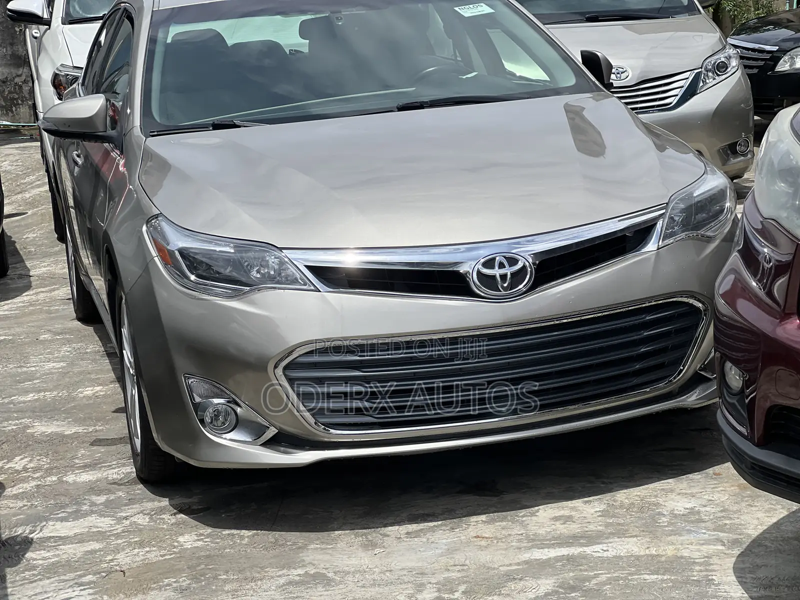 Toyota Avalon XLE Premium 4dr Sedan (3.5L 6cyl 6A) 2014 Gold