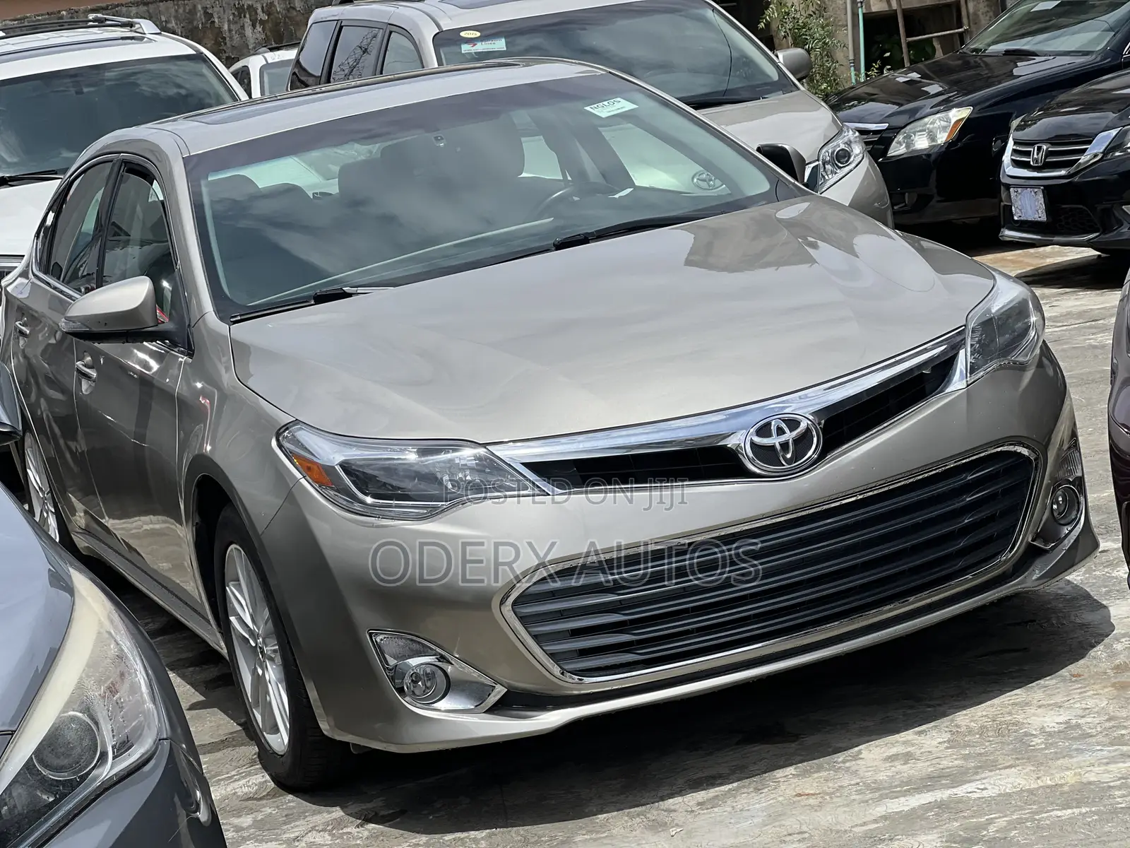 Toyota Avalon XLE Premium 4dr Sedan (3.5L 6cyl 6A) 2014 Gold