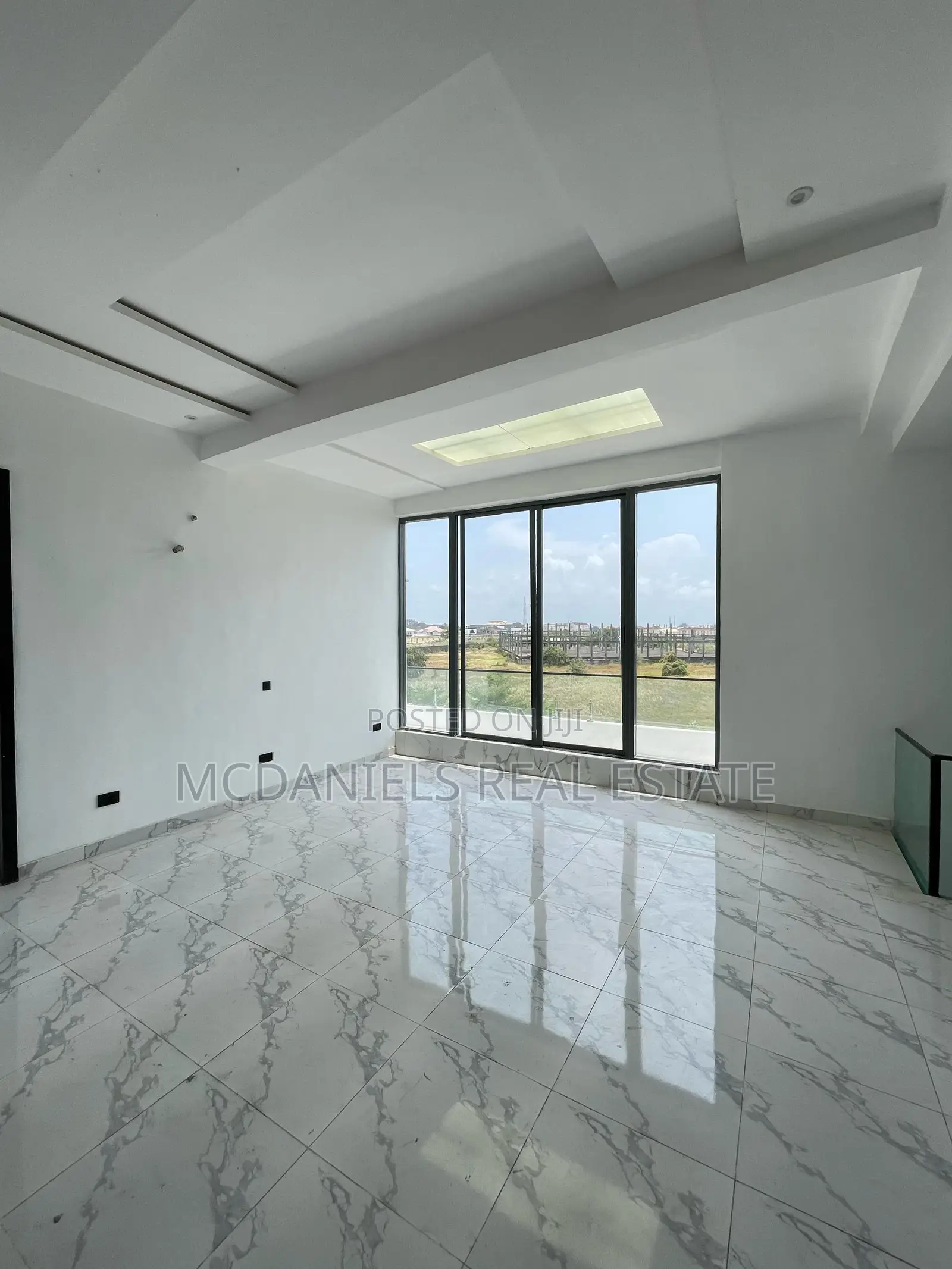 5bdrm Duplex in Osapa london for sale
