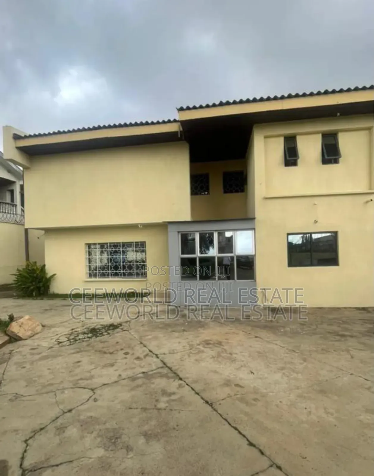 5 Bed Duplex for Lease Good for Commercial or Residential