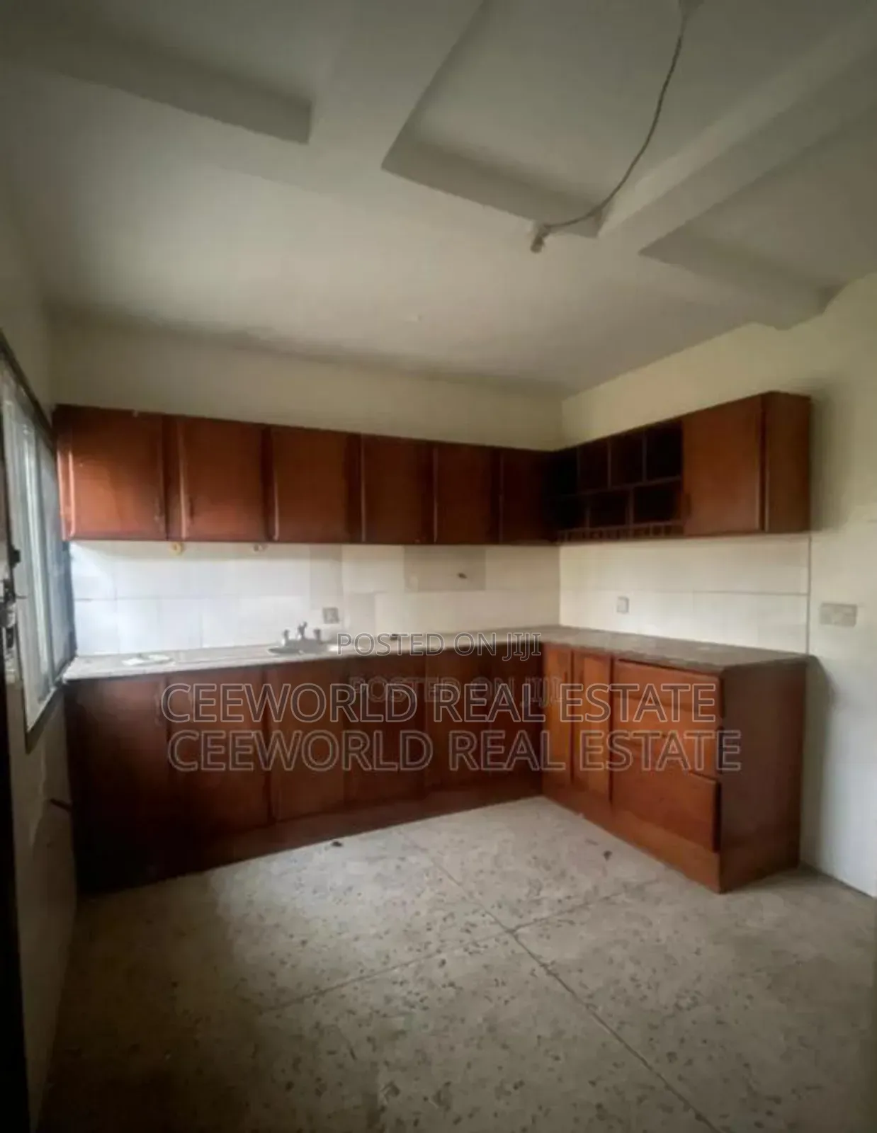 5 Bed Duplex for Lease Good for Commercial or Residential