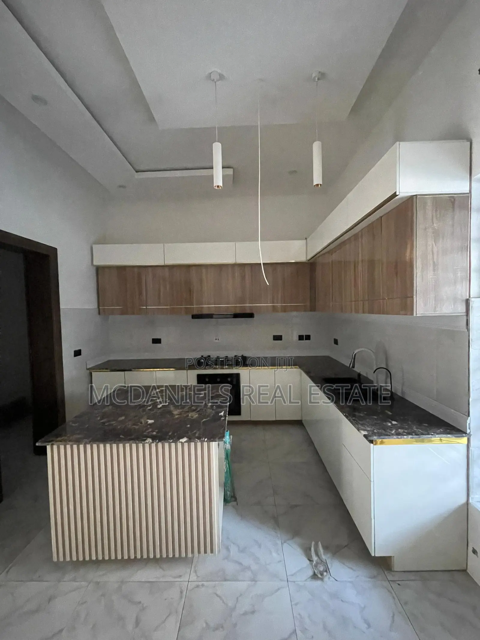 5bdrm Duplex in Osapa london for sale