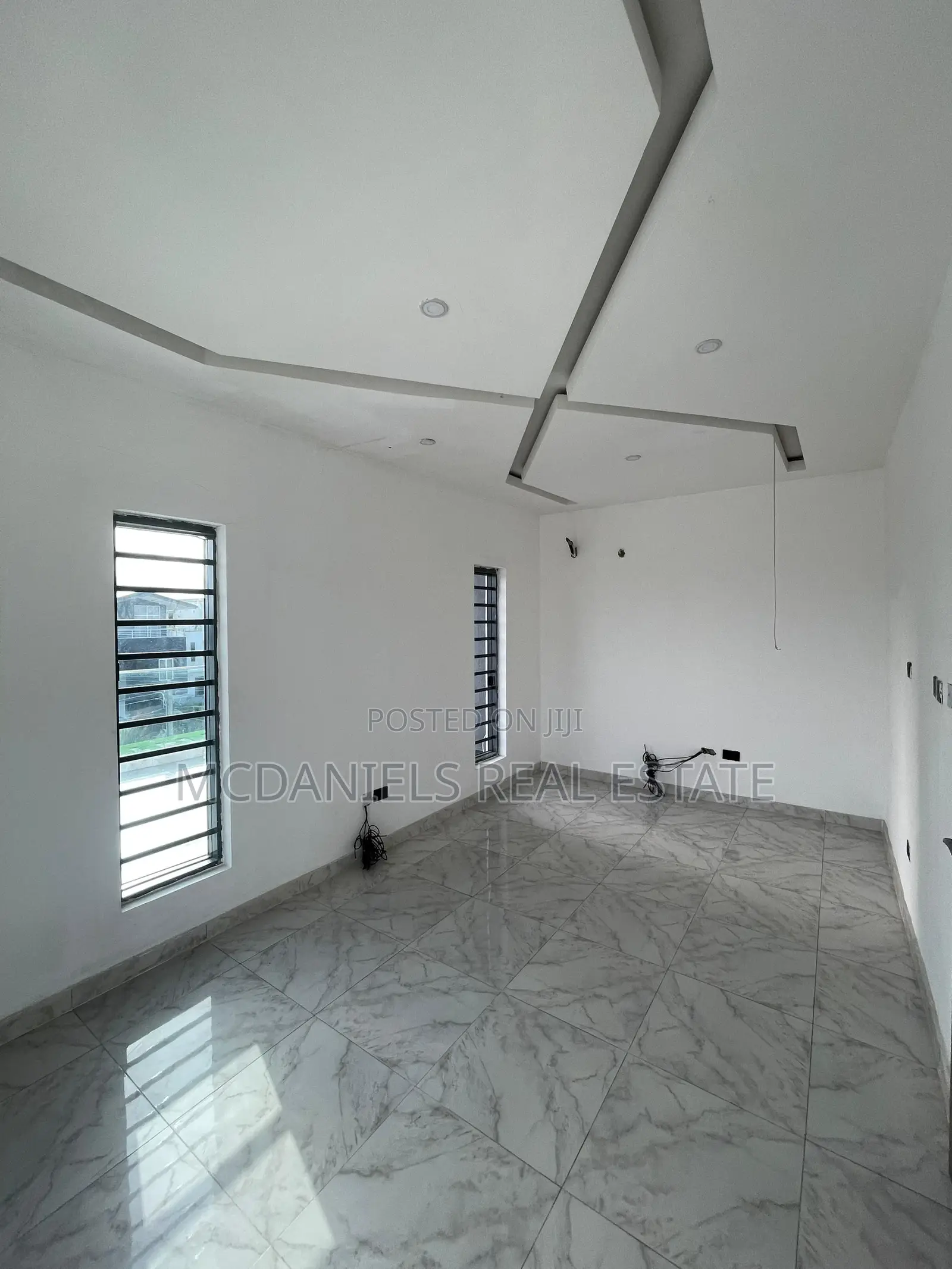 5bdrm Duplex in Osapa london for sale