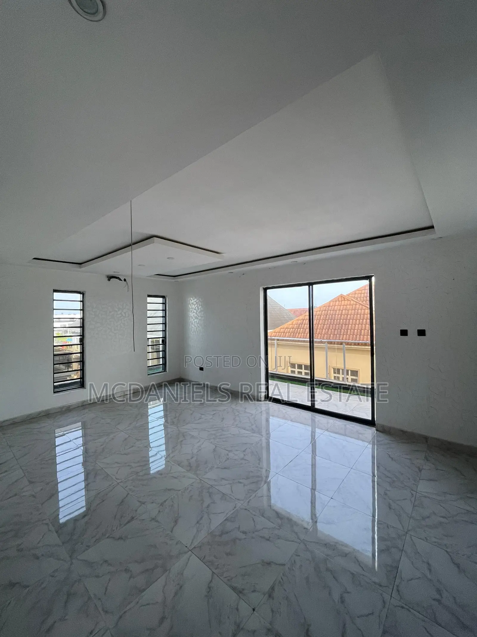 5bdrm Duplex in Osapa london for sale
