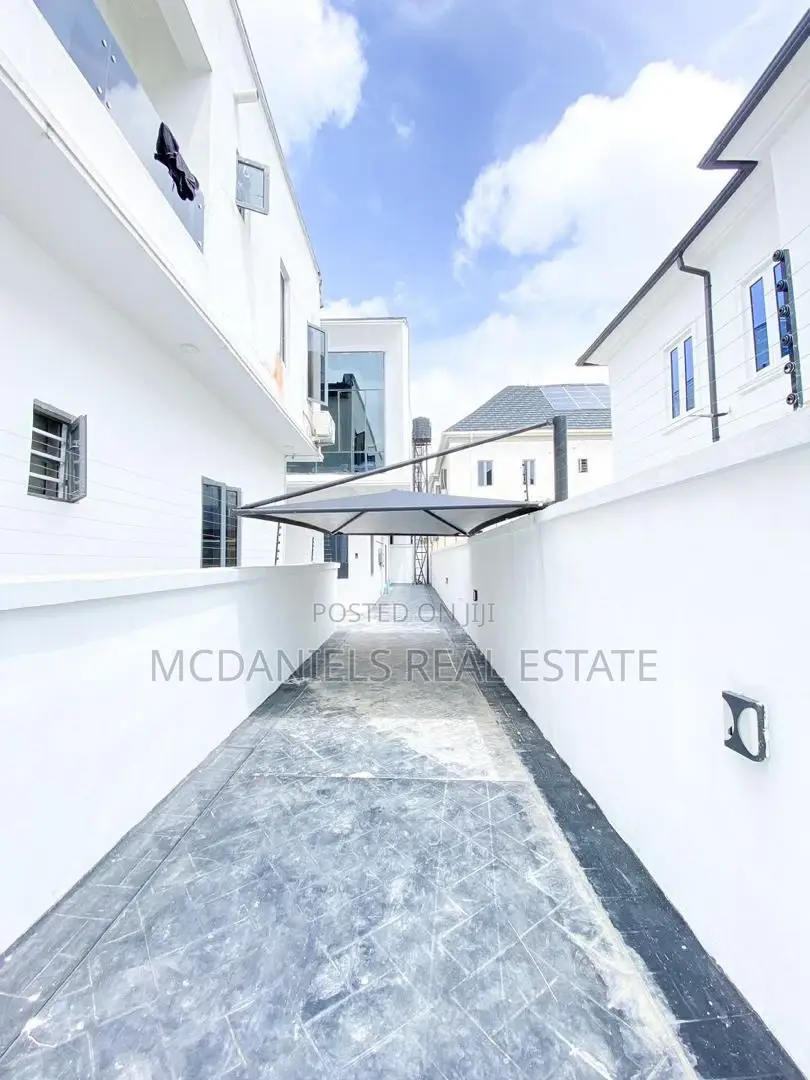 4bdrm Duplex in Chevron for sale