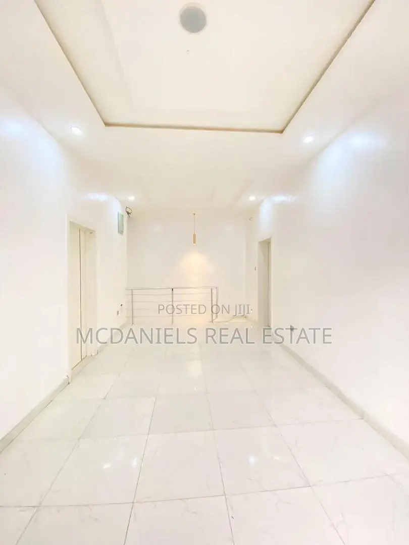 4bdrm Duplex in Chevron for sale
