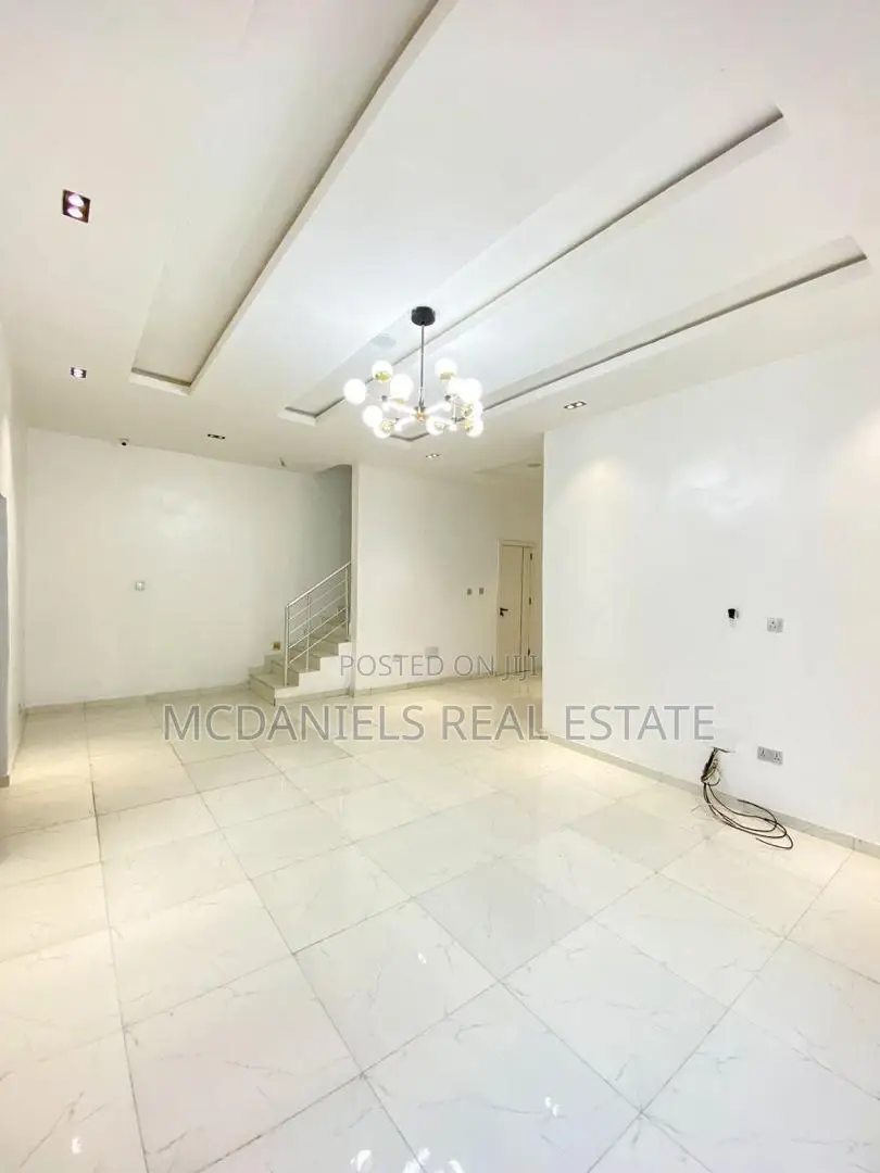 4bdrm Duplex in Chevron for sale