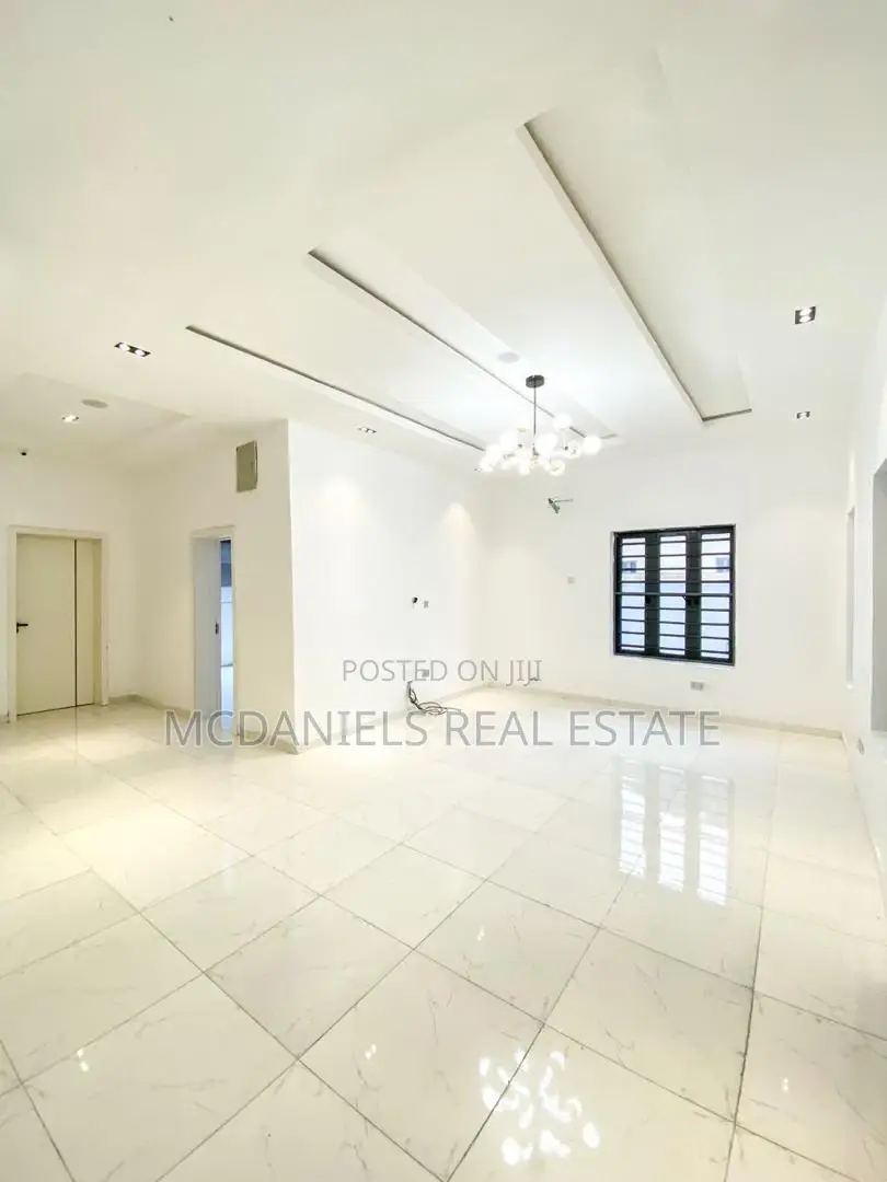 4bdrm Duplex in Chevron for sale