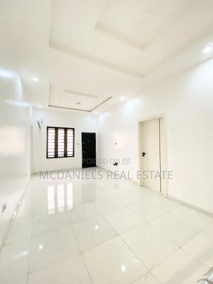 4bdrm Duplex in Chevron for sale