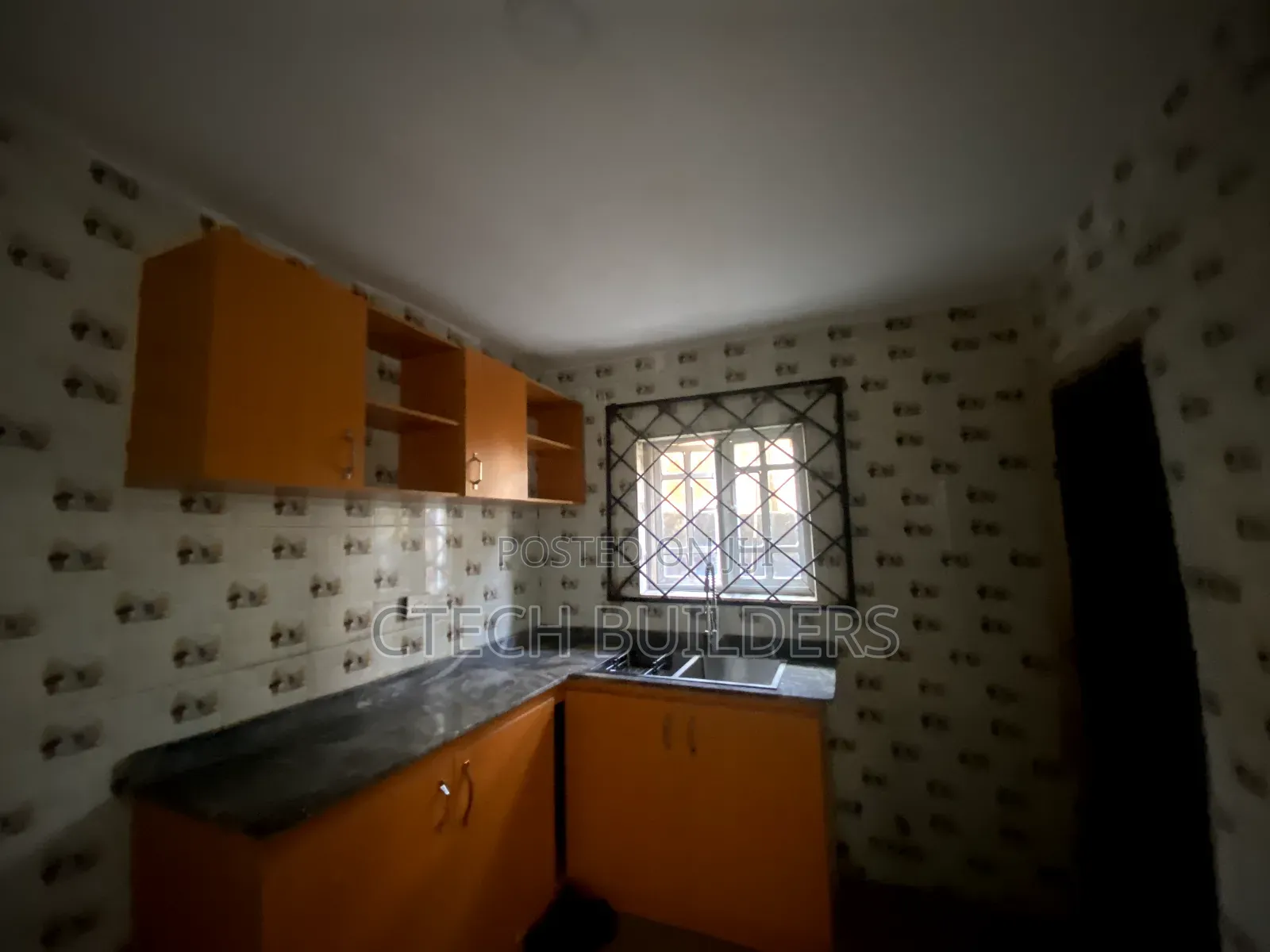 3bdrm Block of Flats in Benin City for rent